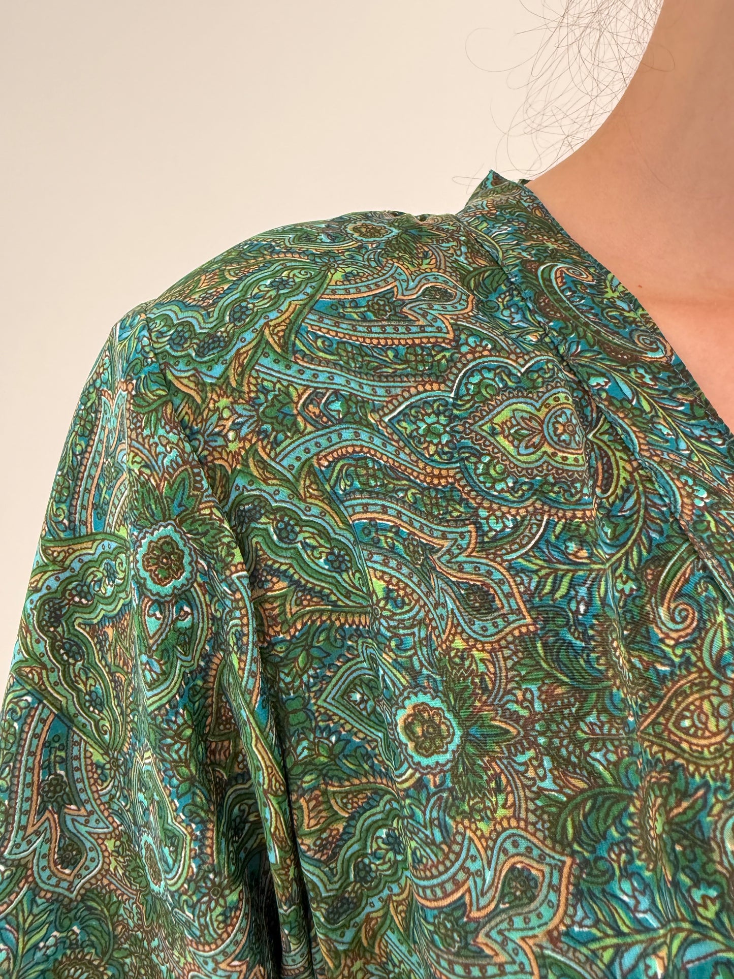 Rochie maxi boho tall 70% mătase naturală cu print paisley în nuanțe superbe de verde