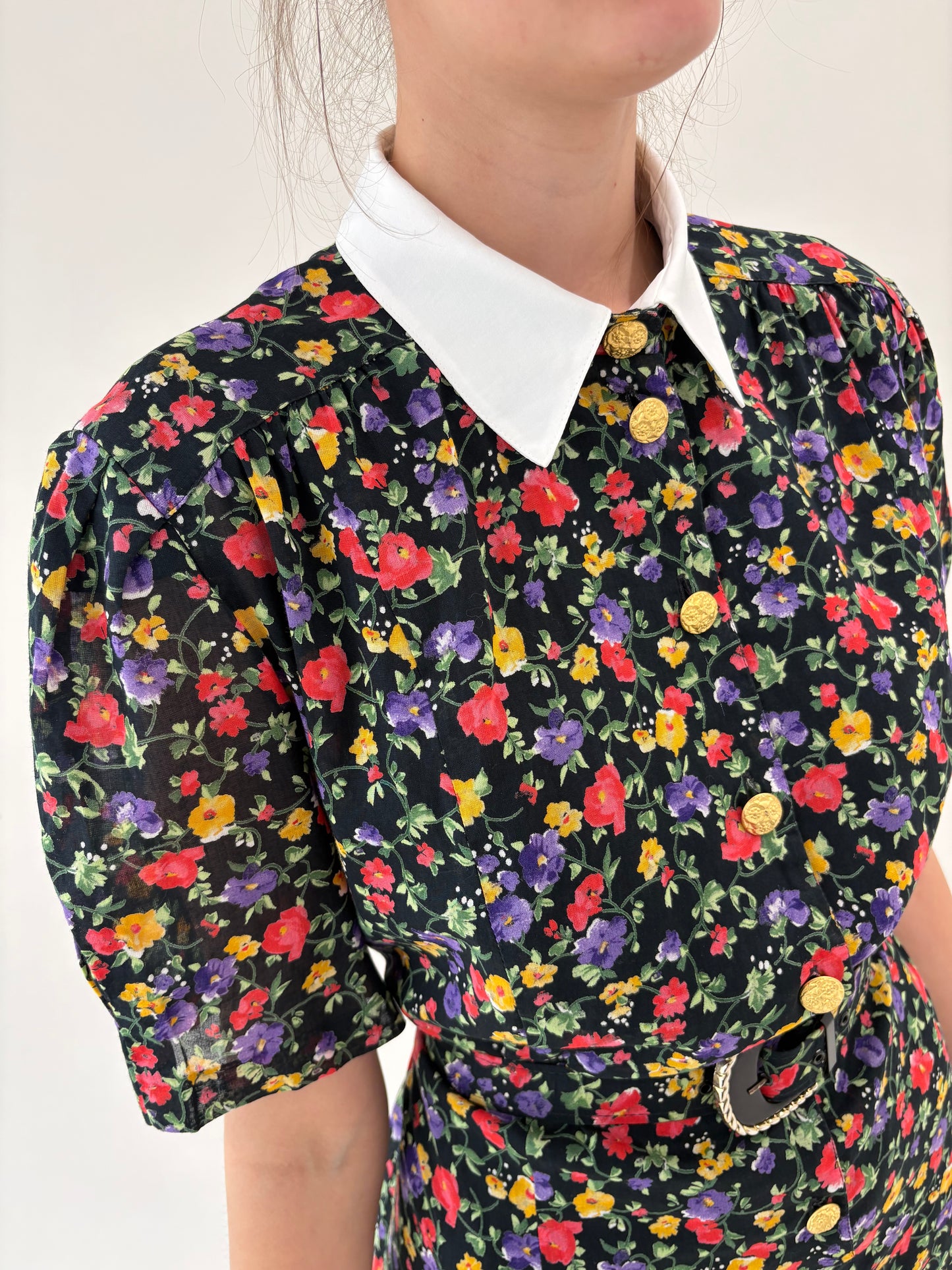 Rochie vintage cu print floral și guler contrastant cu centura proprie