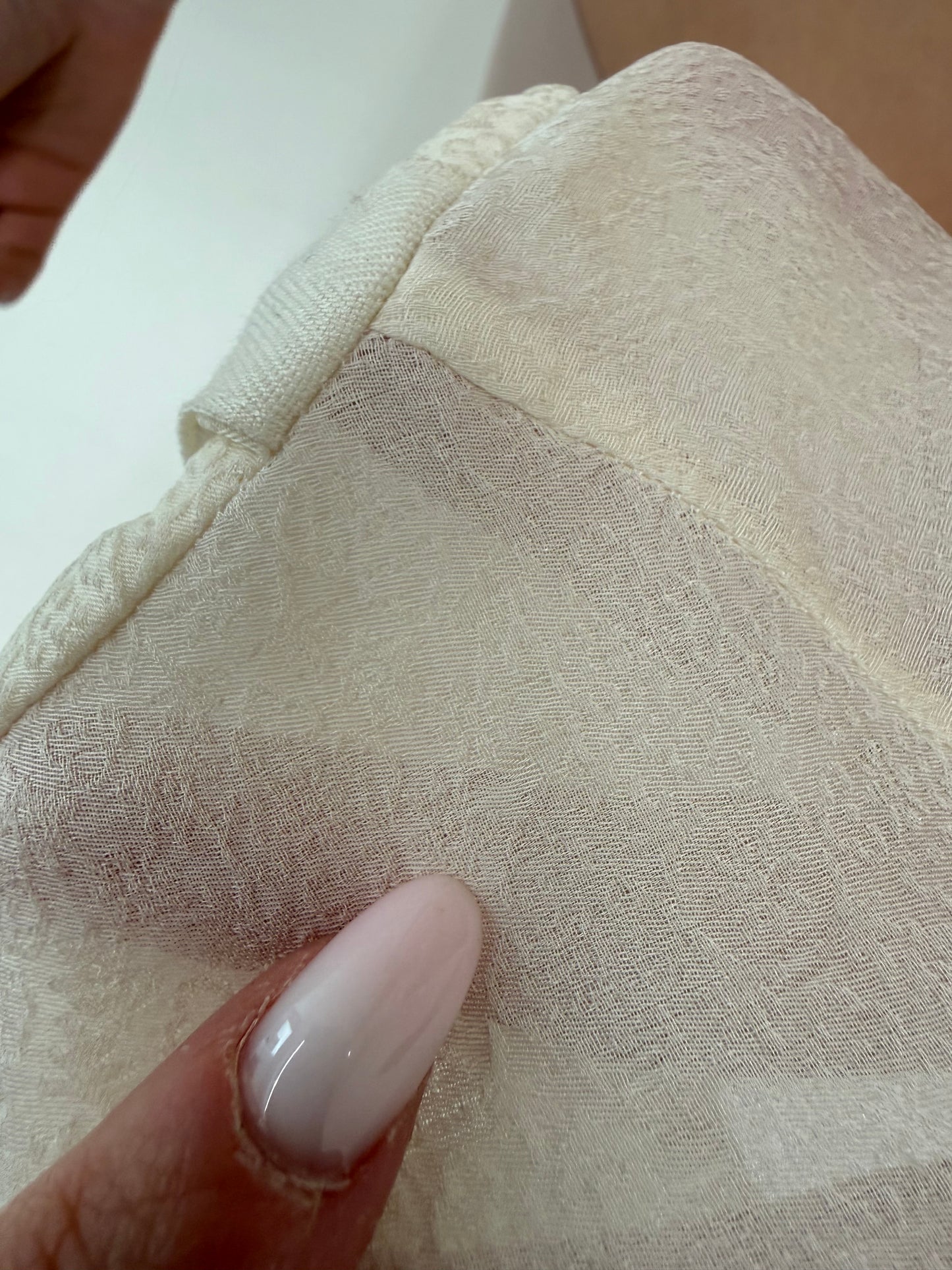 Cămașa cu mâneci reglabile din mătase naturală