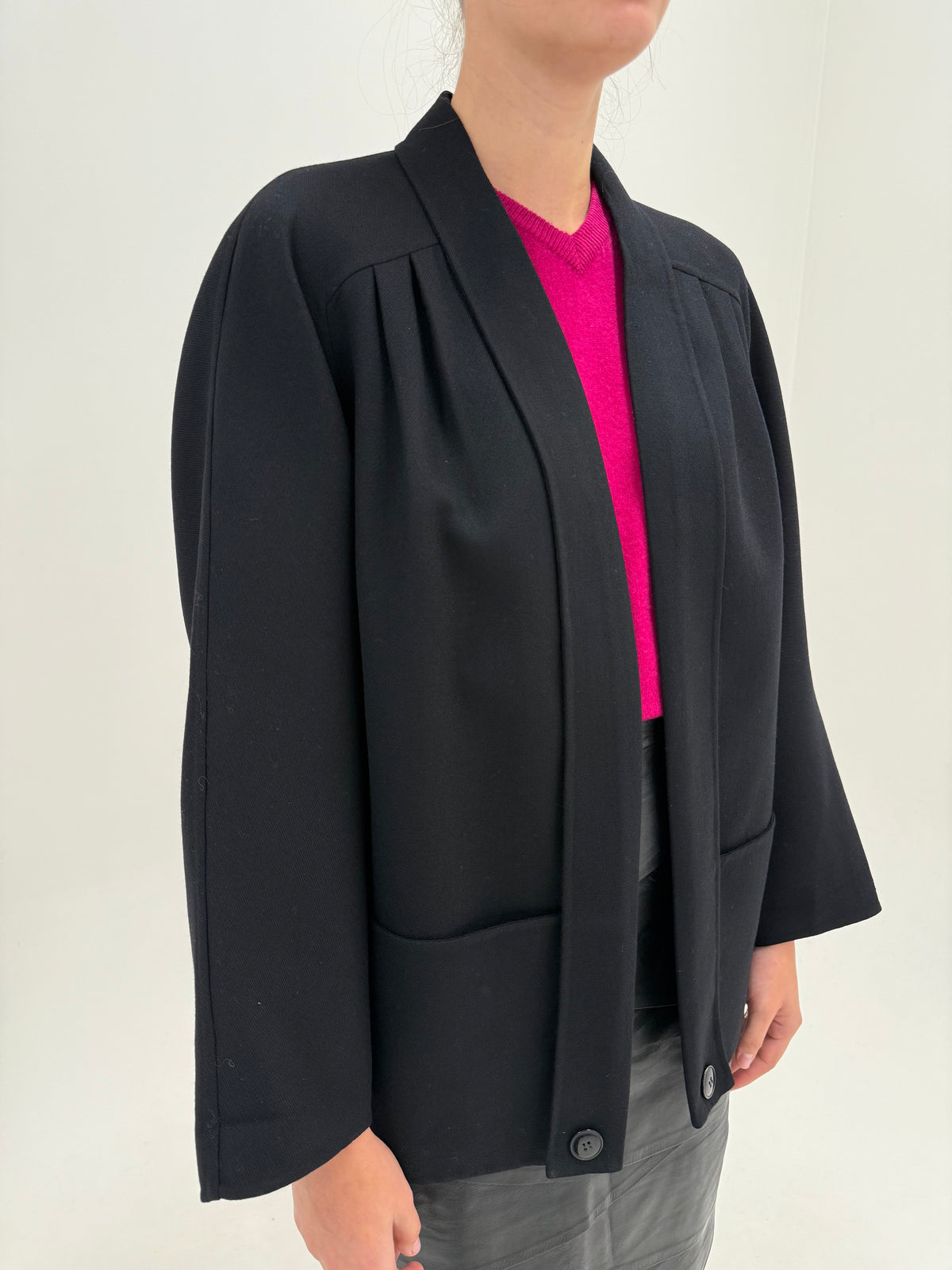 Jacheta neagra tip kimono de brand luxury italian din lana excepțională lucrată manual