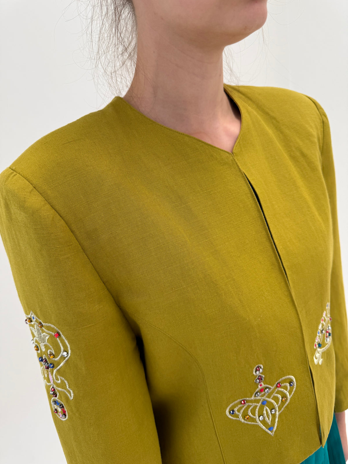 Sacou vintage cu broderie și aplicații în croi minimalist mustard green