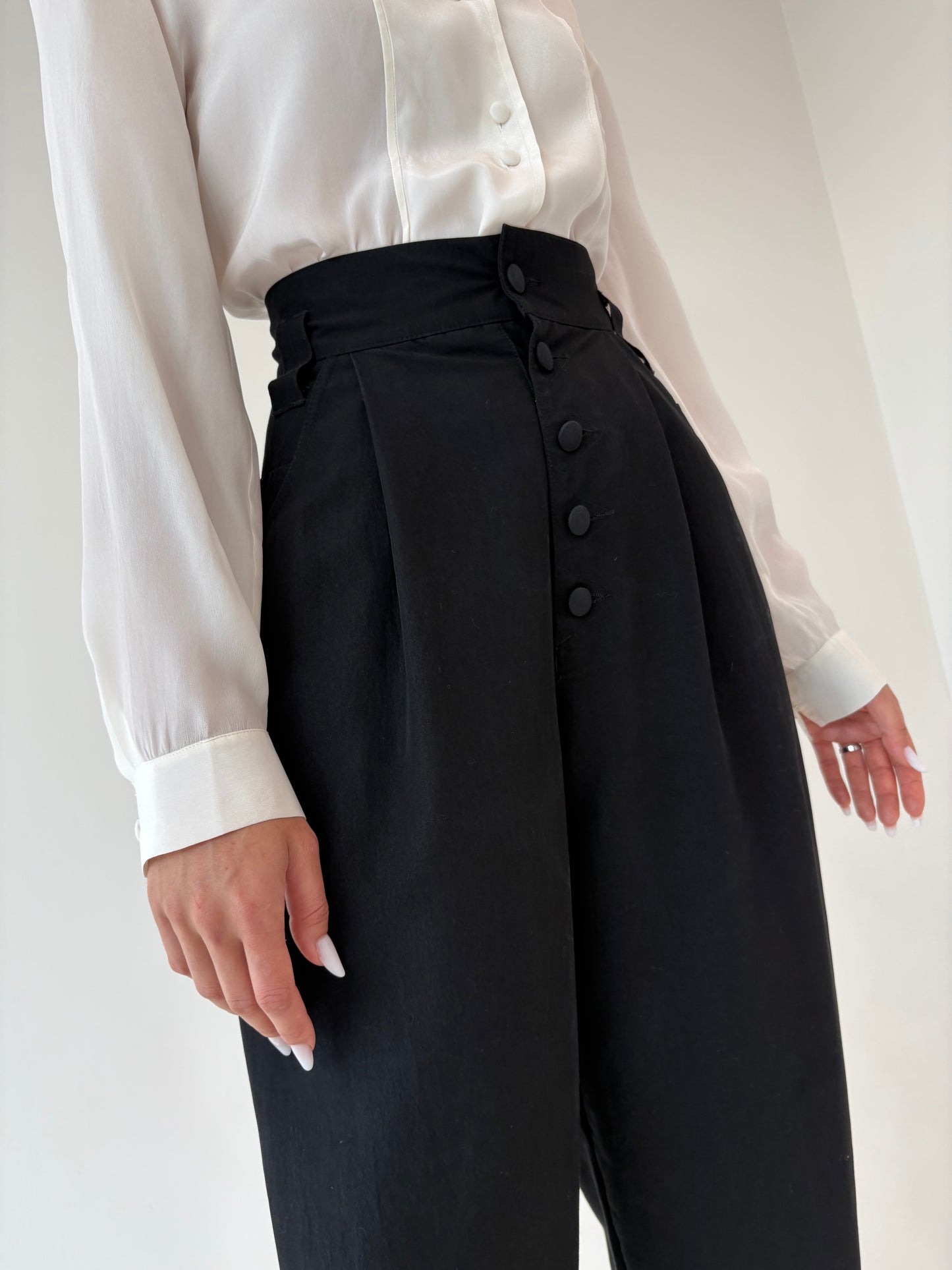 Pantaloni baloon vintage negri cu talie ultra înaltă și pense din stofita