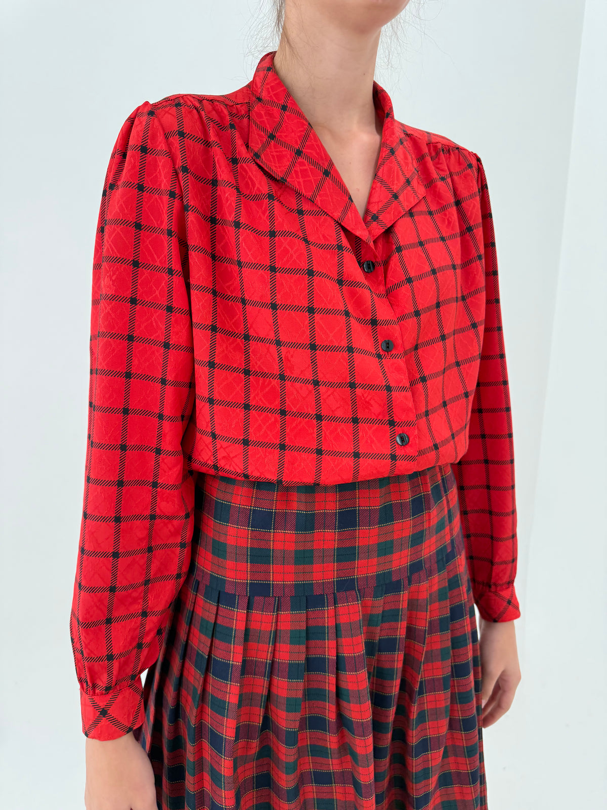 Cămașa vintage cherry red în carouri din vascoza premium texturată