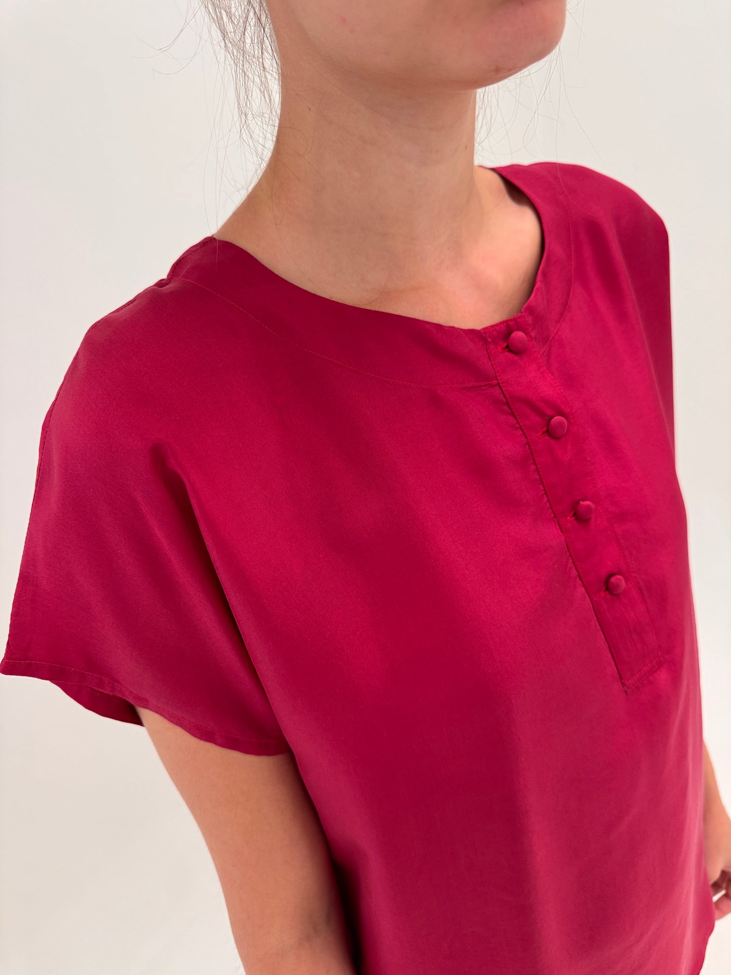 Top lejer din mătase naturală ruby red superb în croi lejer
