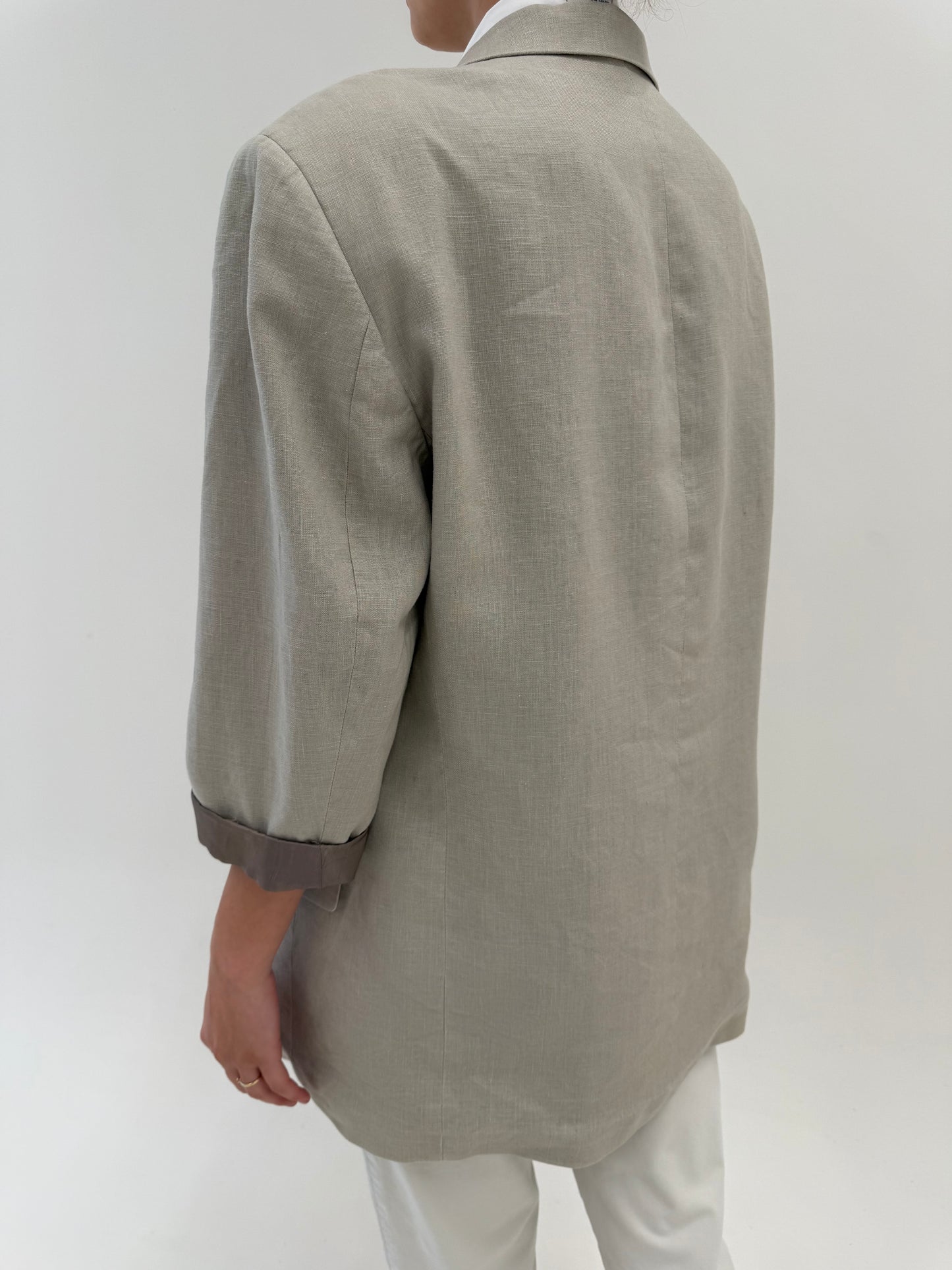 Sacou Balmain oversized cu mânecă scurtă warm gray din in în croi actual