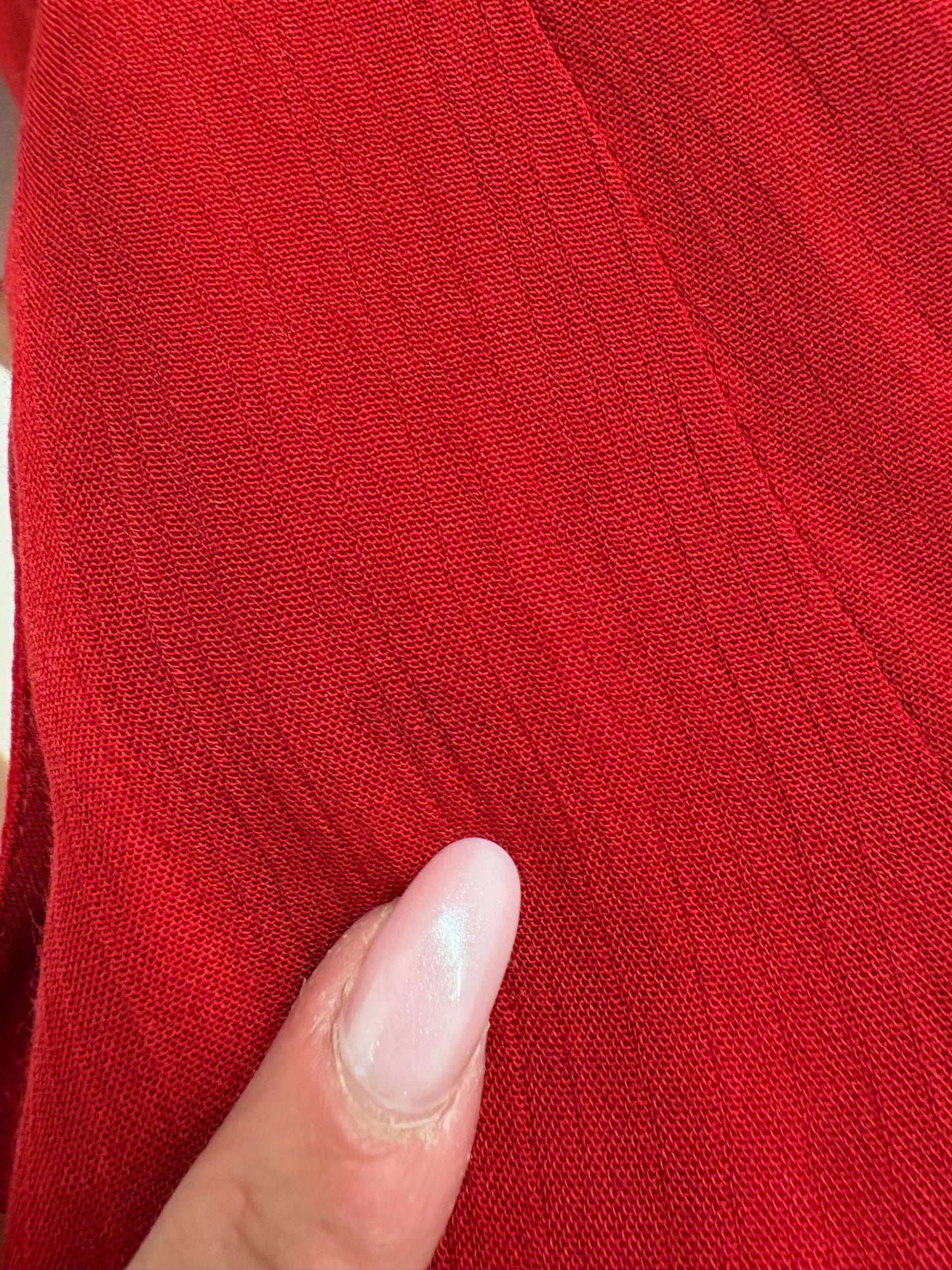 Rochie maxi în nuanțe de roșu cambrata cu talie reglabilă la spate