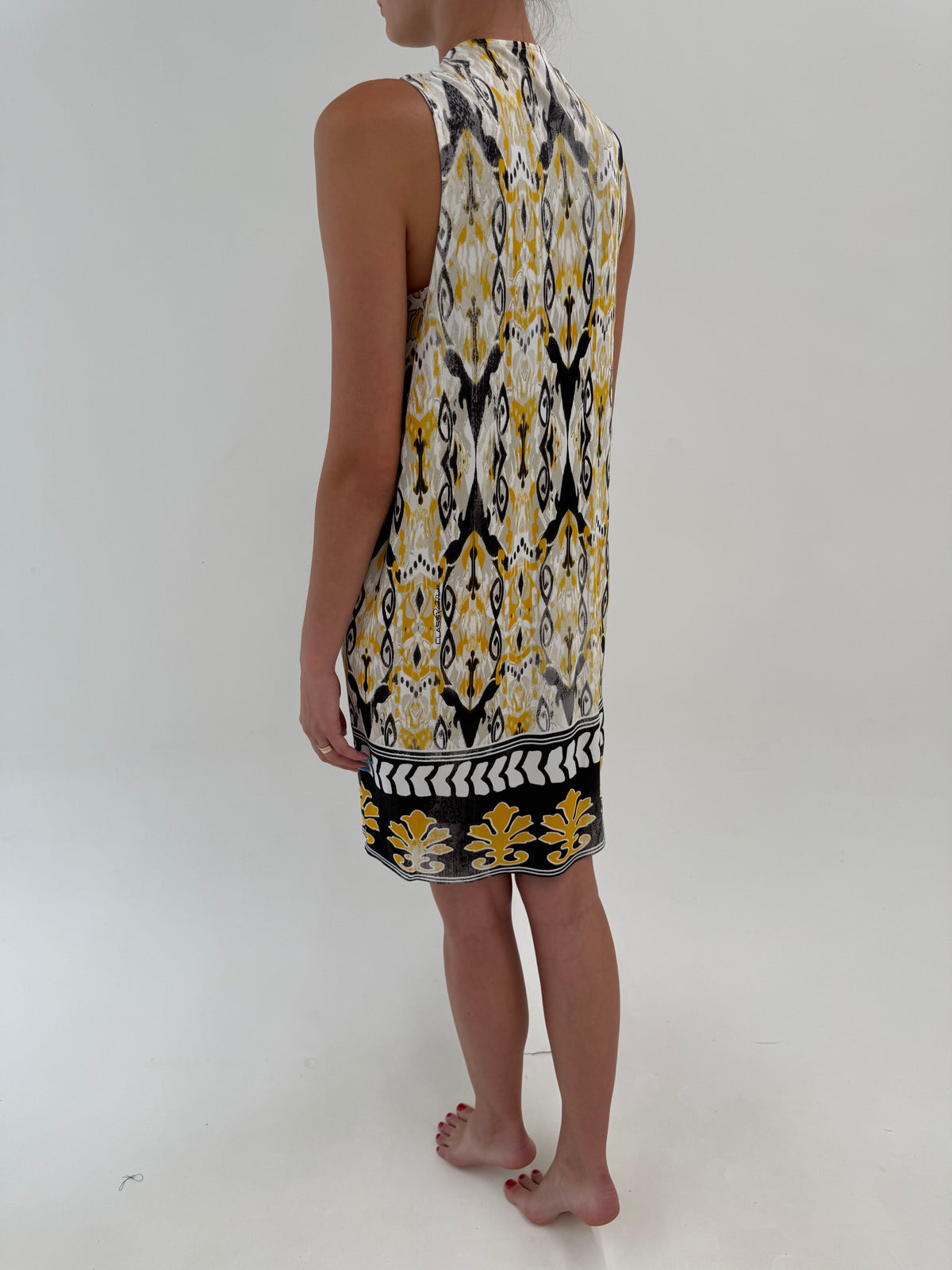 Rochie Roberto Cavalli cu print specific brandului din jerse vaporos și nasturi bijuterie