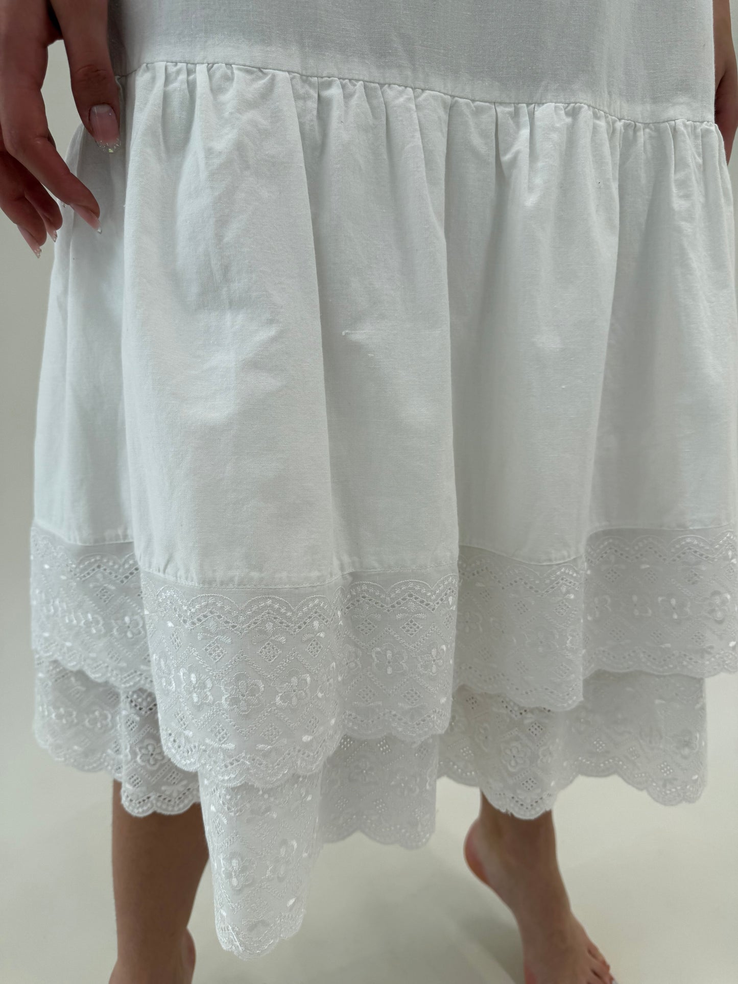 Fustă maxi cu talie ultra înaltă elastică, volane și broderie anglaise