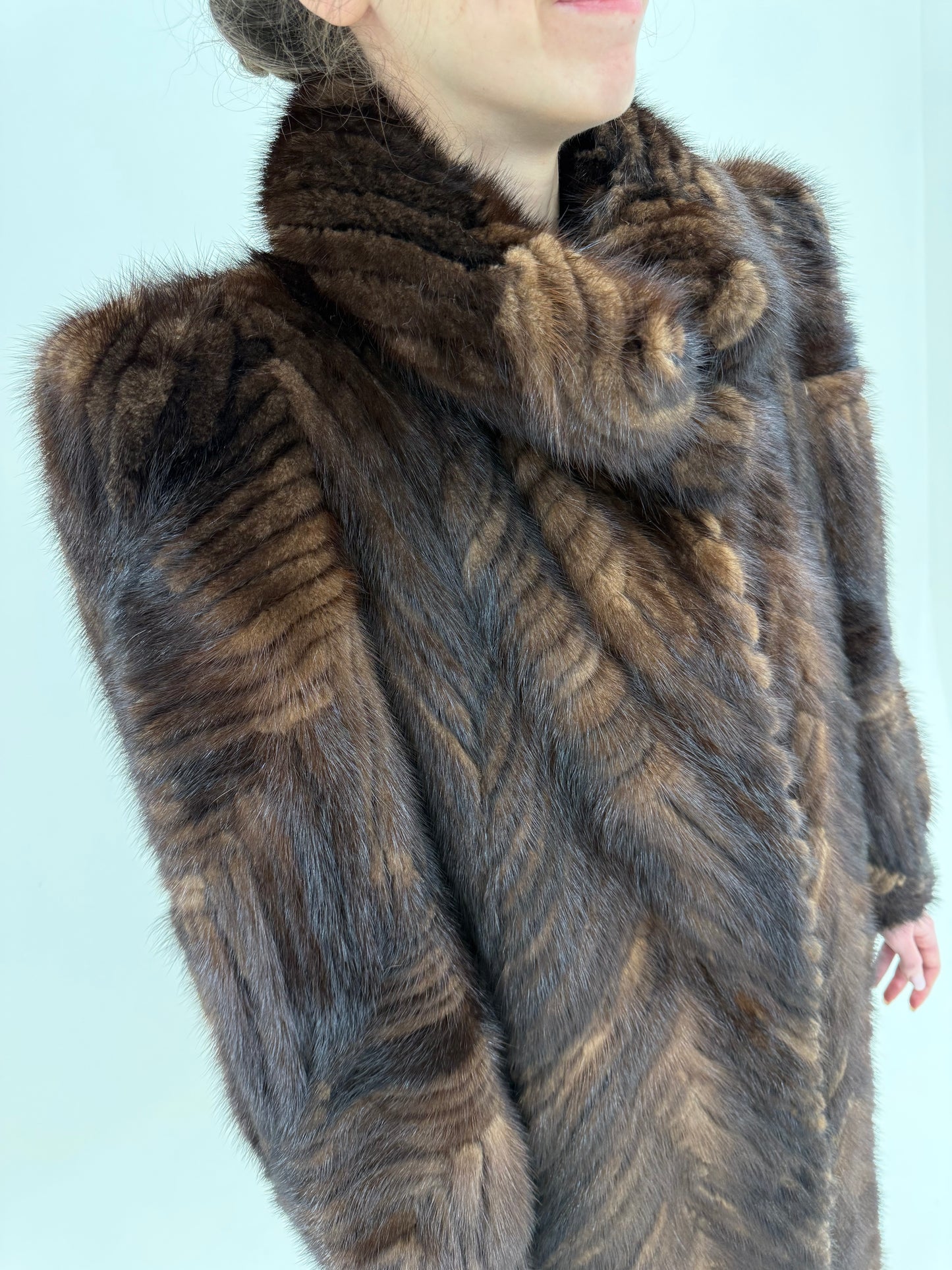 Blană de nurcă vintage anii 80 in croi super revenit în trend și maxi