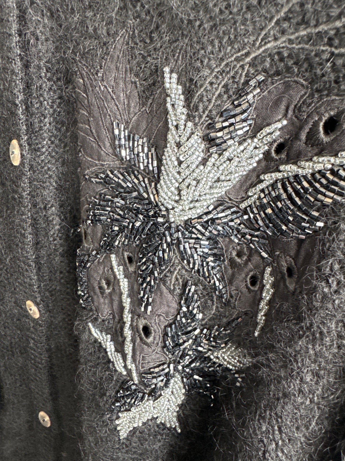 Cardigan vintage din super kid mohair cu aplicații manuale delicate