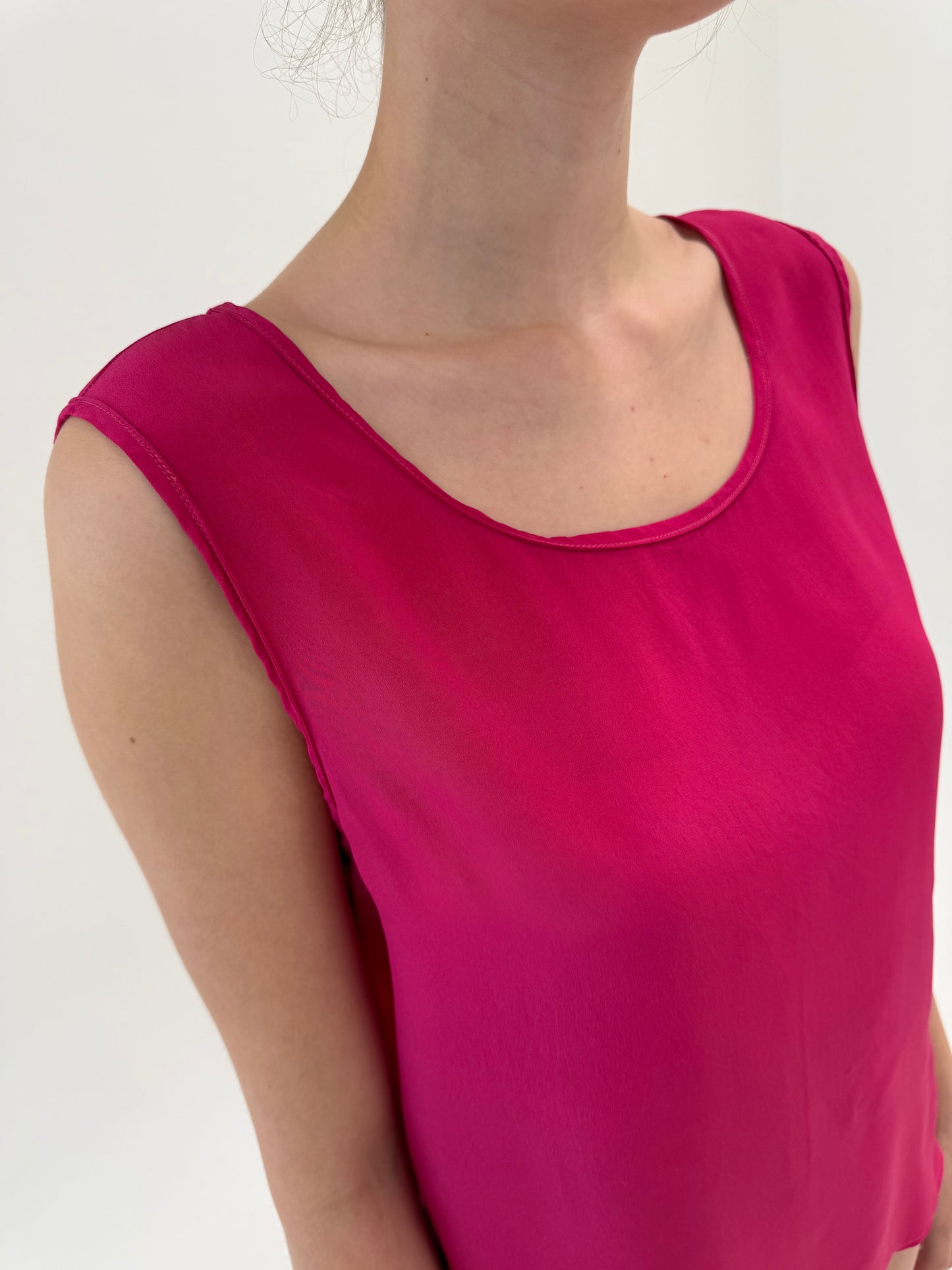 Top fucsia din mătase naturală