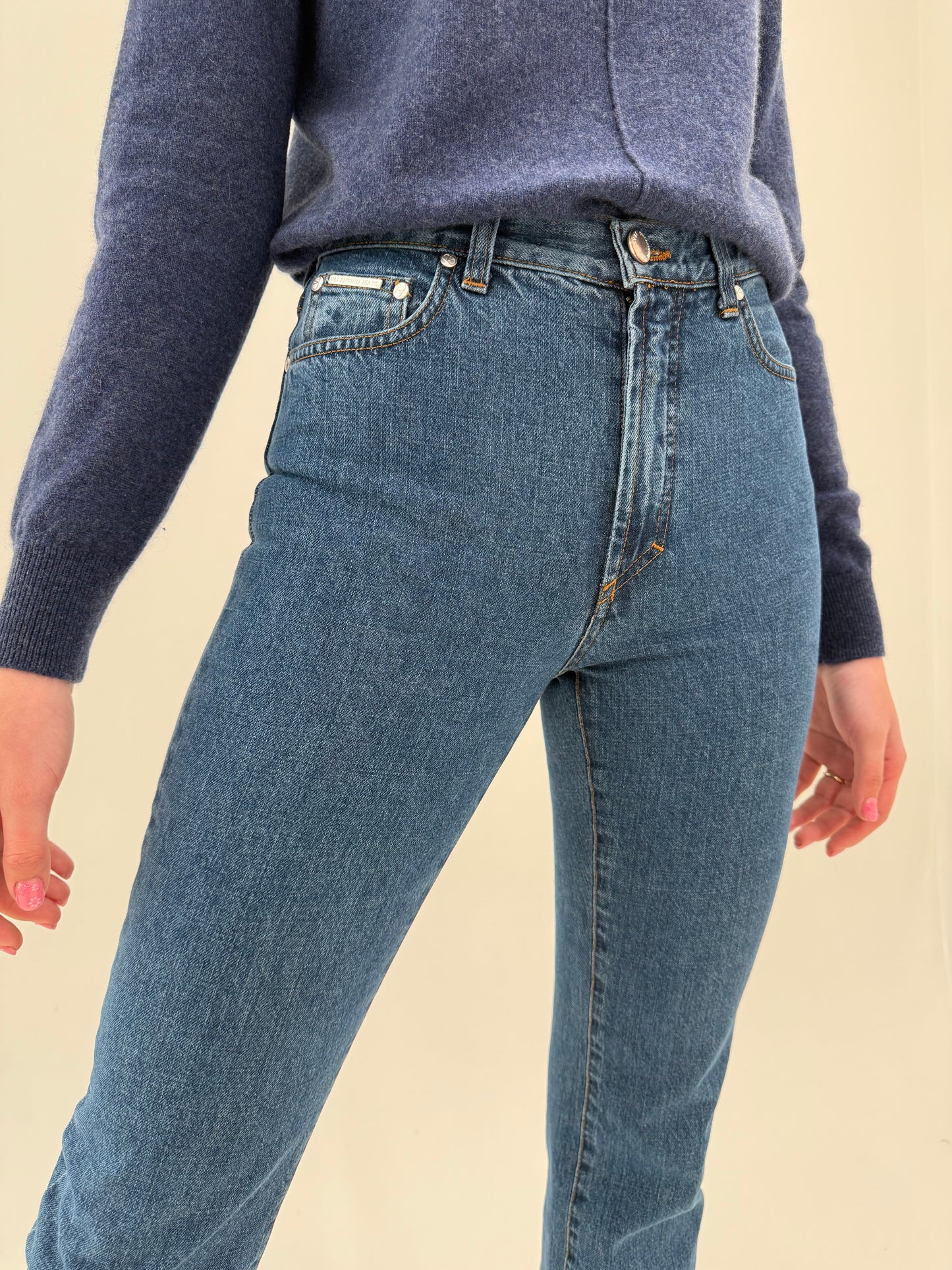 Jeans Valentino vintage classic wash în croi actual