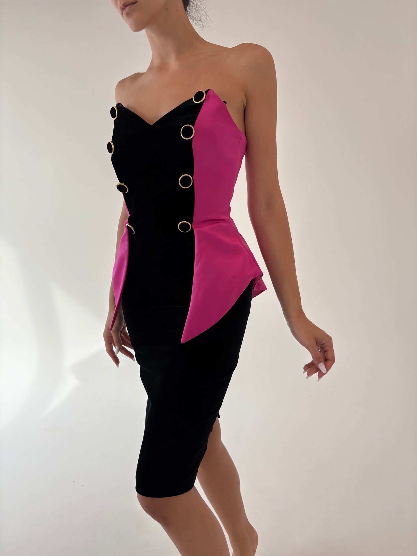 LBD vintage din catifea cu corset și peplum ciclam
