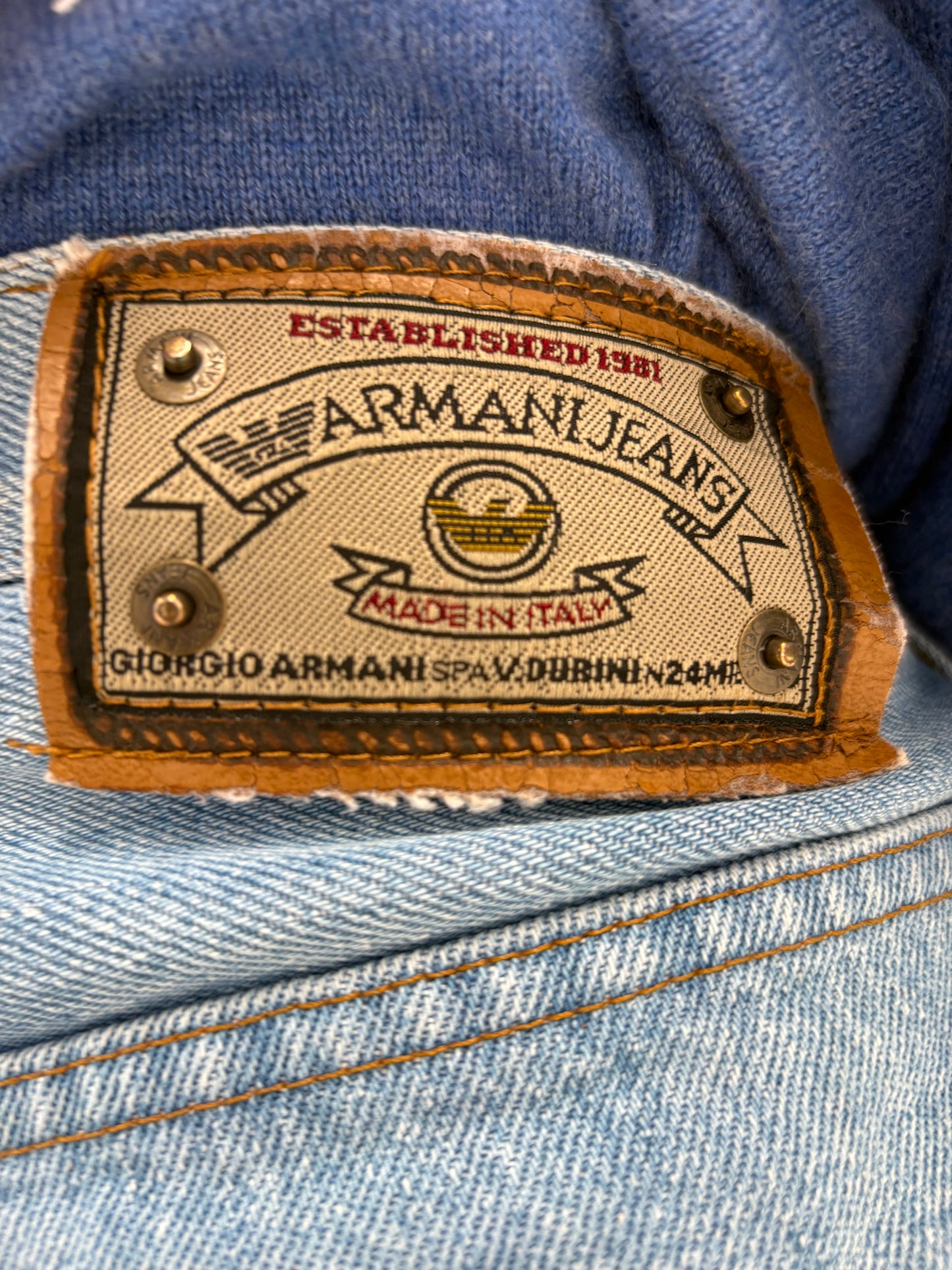 Jeans vintage  Armani petite cu ținuta și talie înaltă mai generoasă