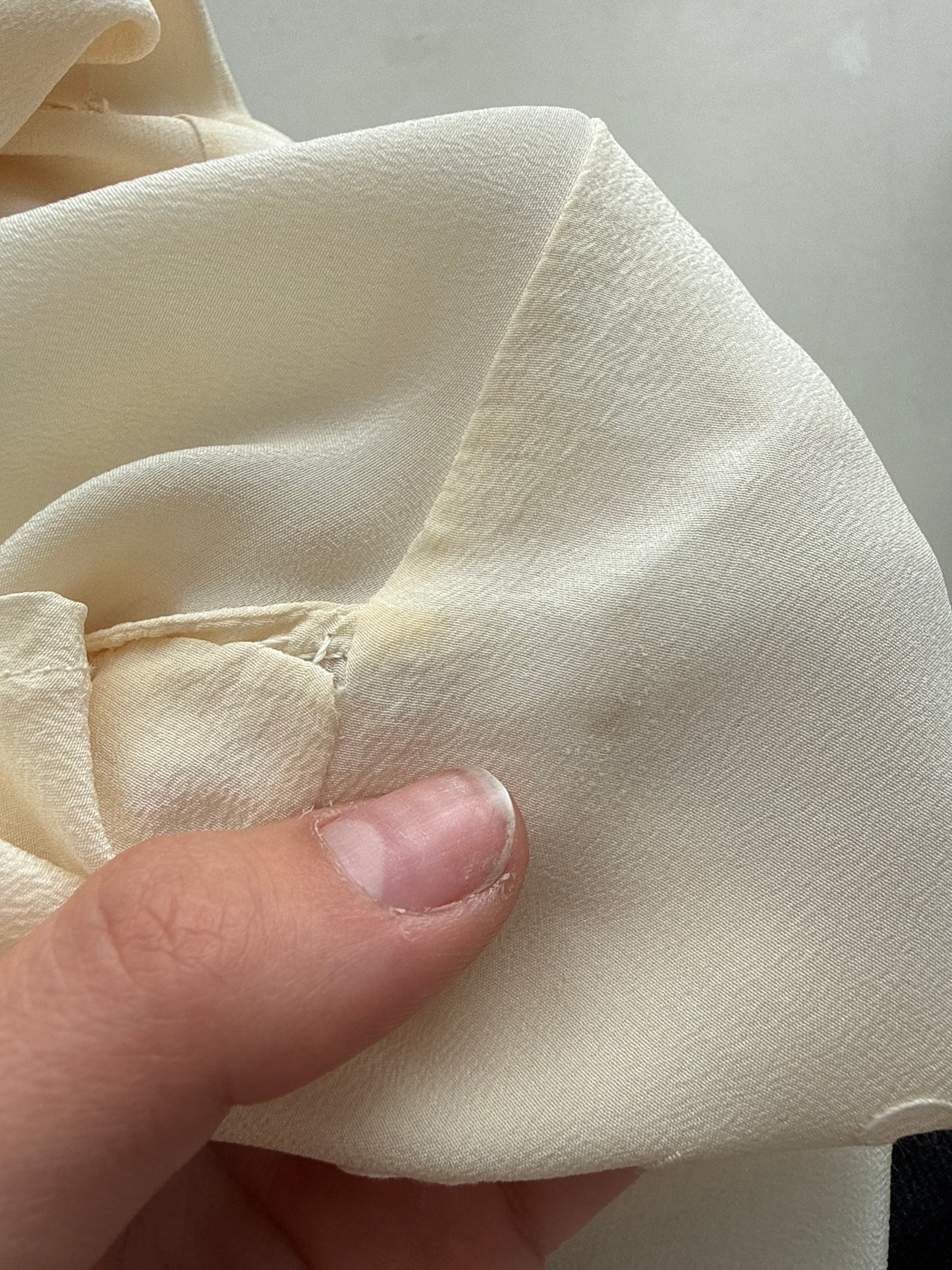 Cămașa din mătase naturală brodată manual excepțional