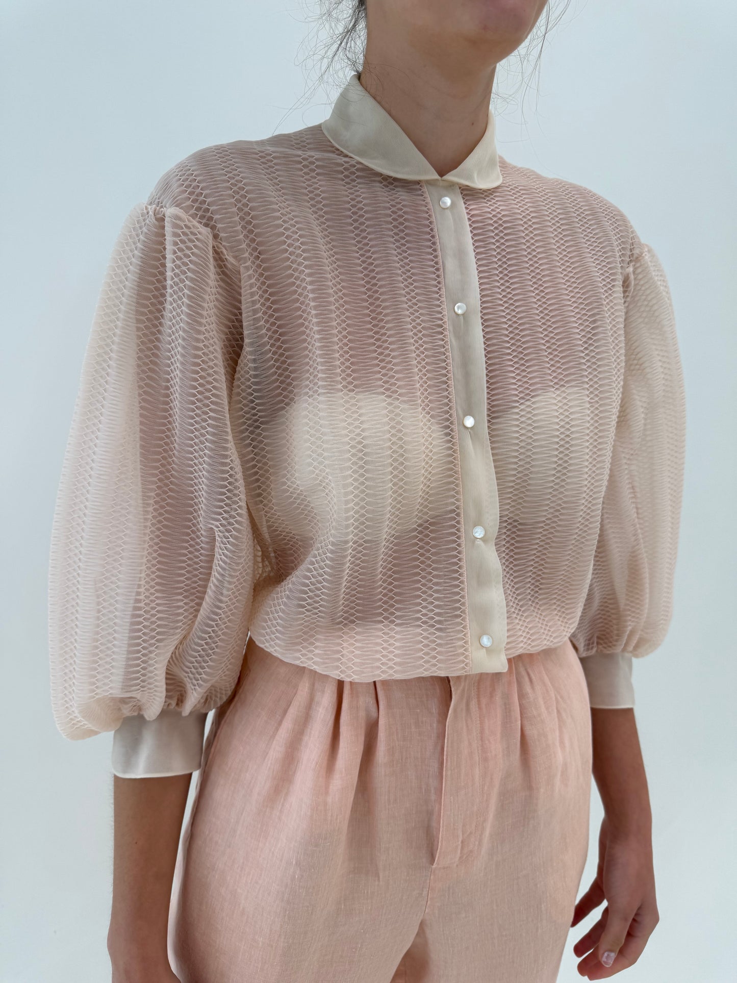 Cămașa vintage din microfibră texturată dusty powder Pink cu umeri bufanți