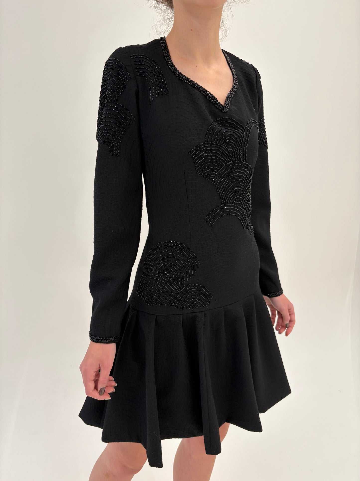 LBD vintage superba high end din lana extrafina cu aplicații