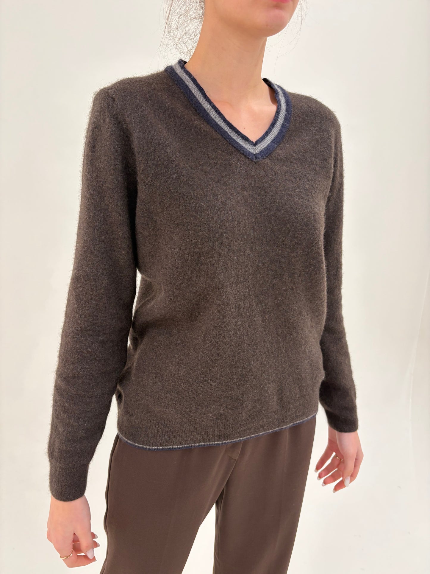 Pulover dark chocolate brown Hugo Boss din lana extrafina în anchior