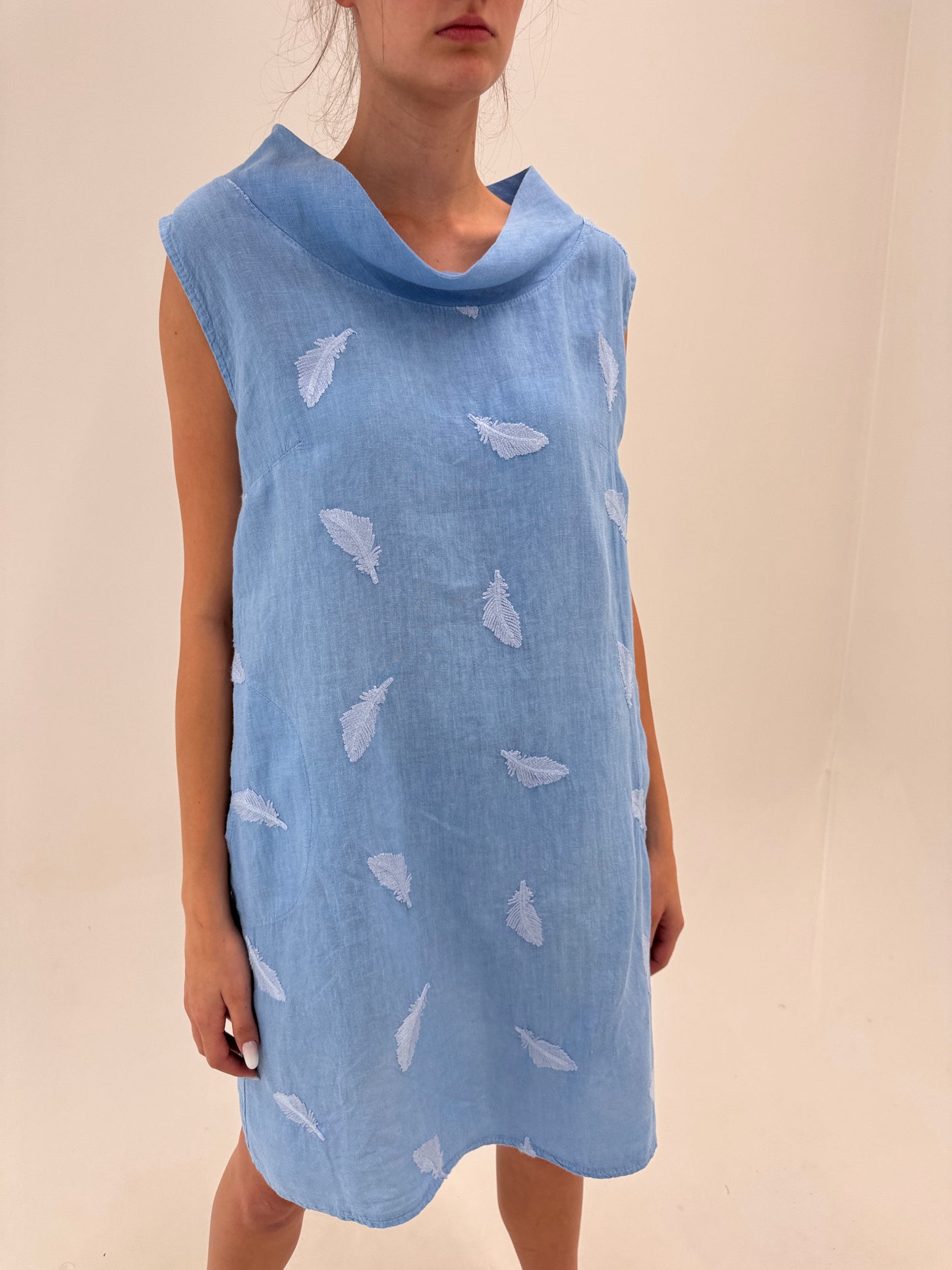 Rochie baby blue italiană din in premium în croi minimalist cu buzunare