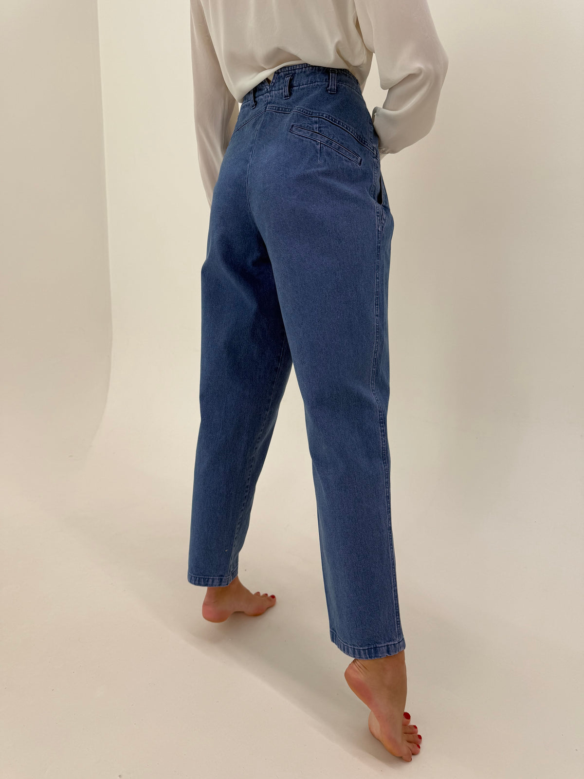 Jeans vintage tall classic wash cu talie ultra înaltă dad fit cu solduri generoase și pense