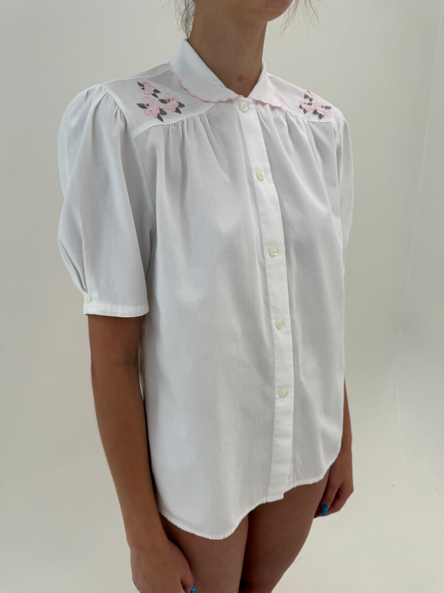 Camasa vintage cu broderie din bumbac excepțional in croi drapat