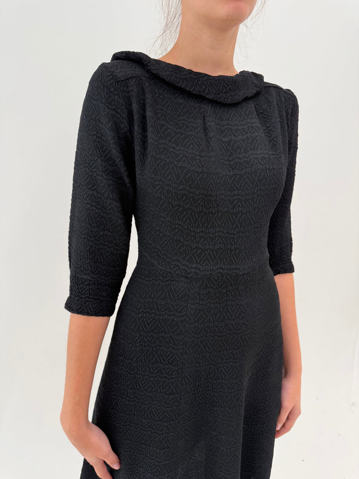 LBD old vintage de colecție anii 50 din cloqué texturat cu portrait collar de la zi la cocktail