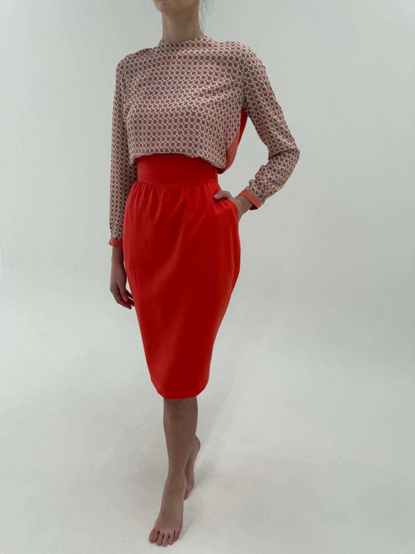 Fustă Escada coral red cu talie ultra marcată extrem de înaltă și buzunare