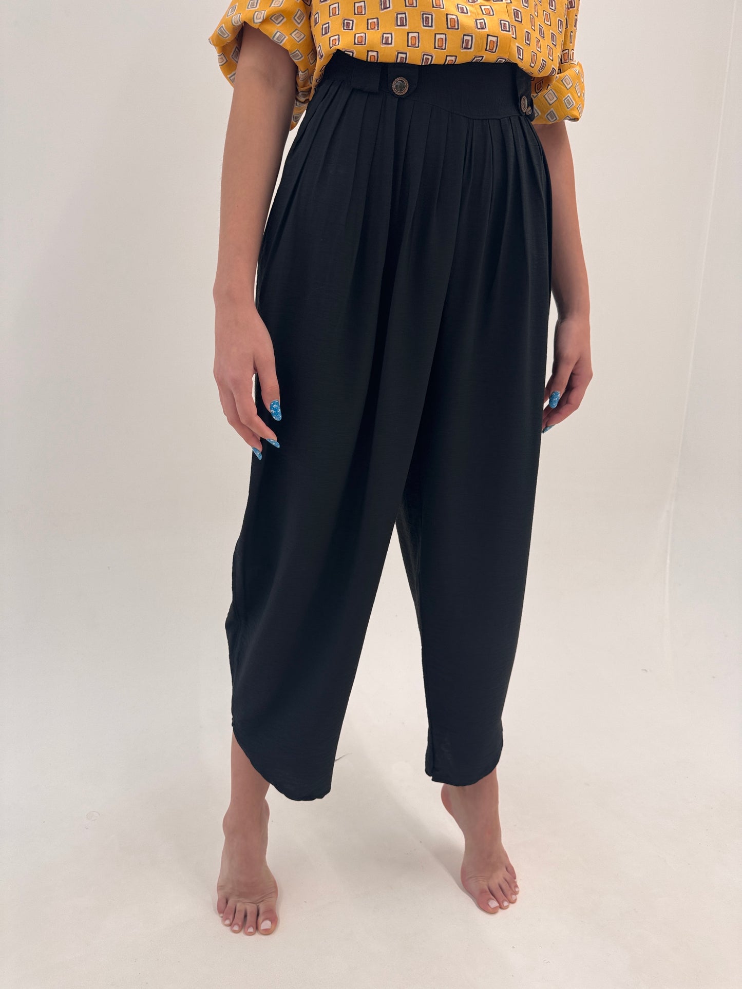 Pantaloni vintage negri în croi super drapat tip baloon cu talie extrem de înaltă