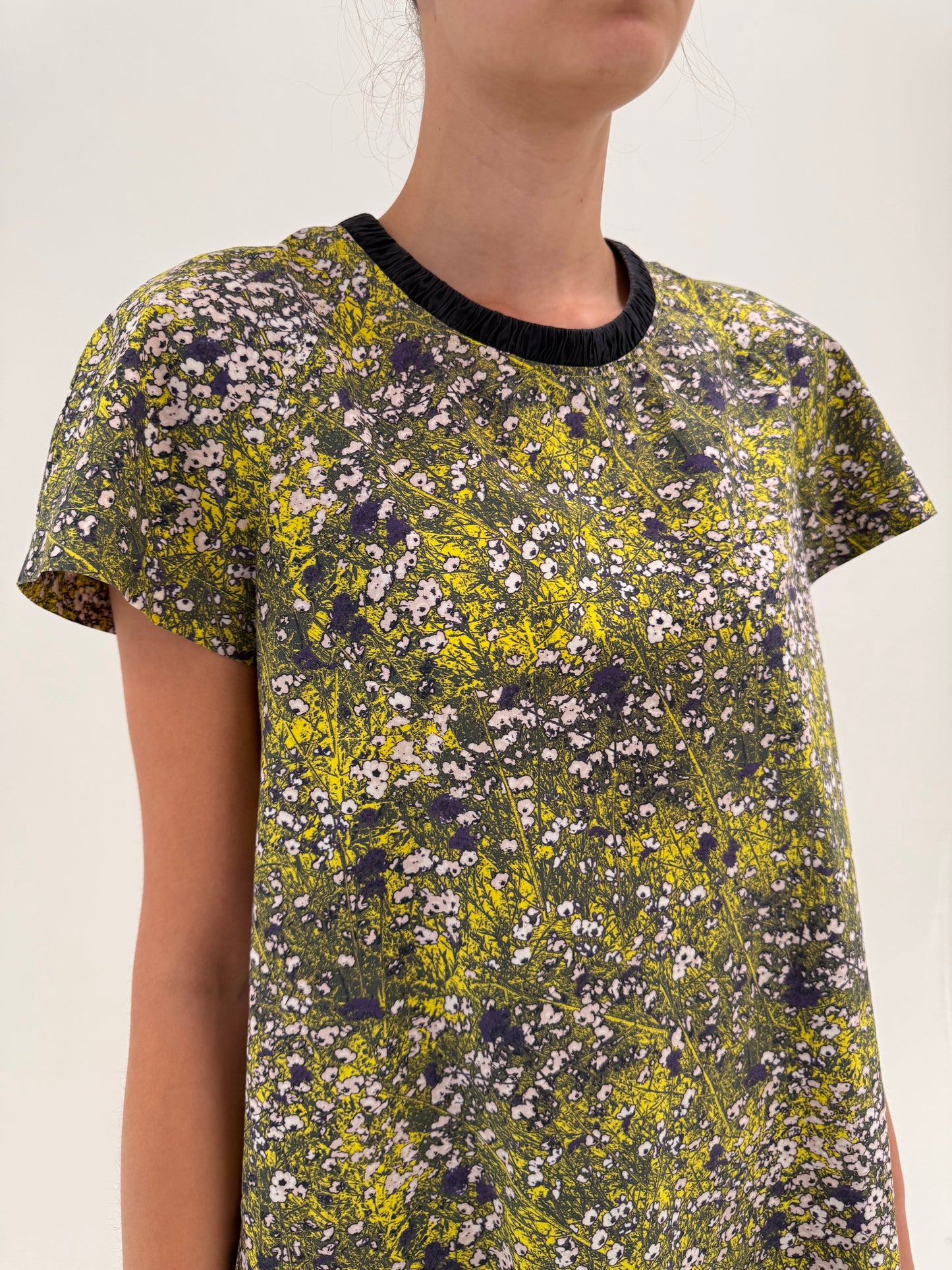 Rochie de brand luxury Cacharel în croi actual din canvas extrafin de bumbac