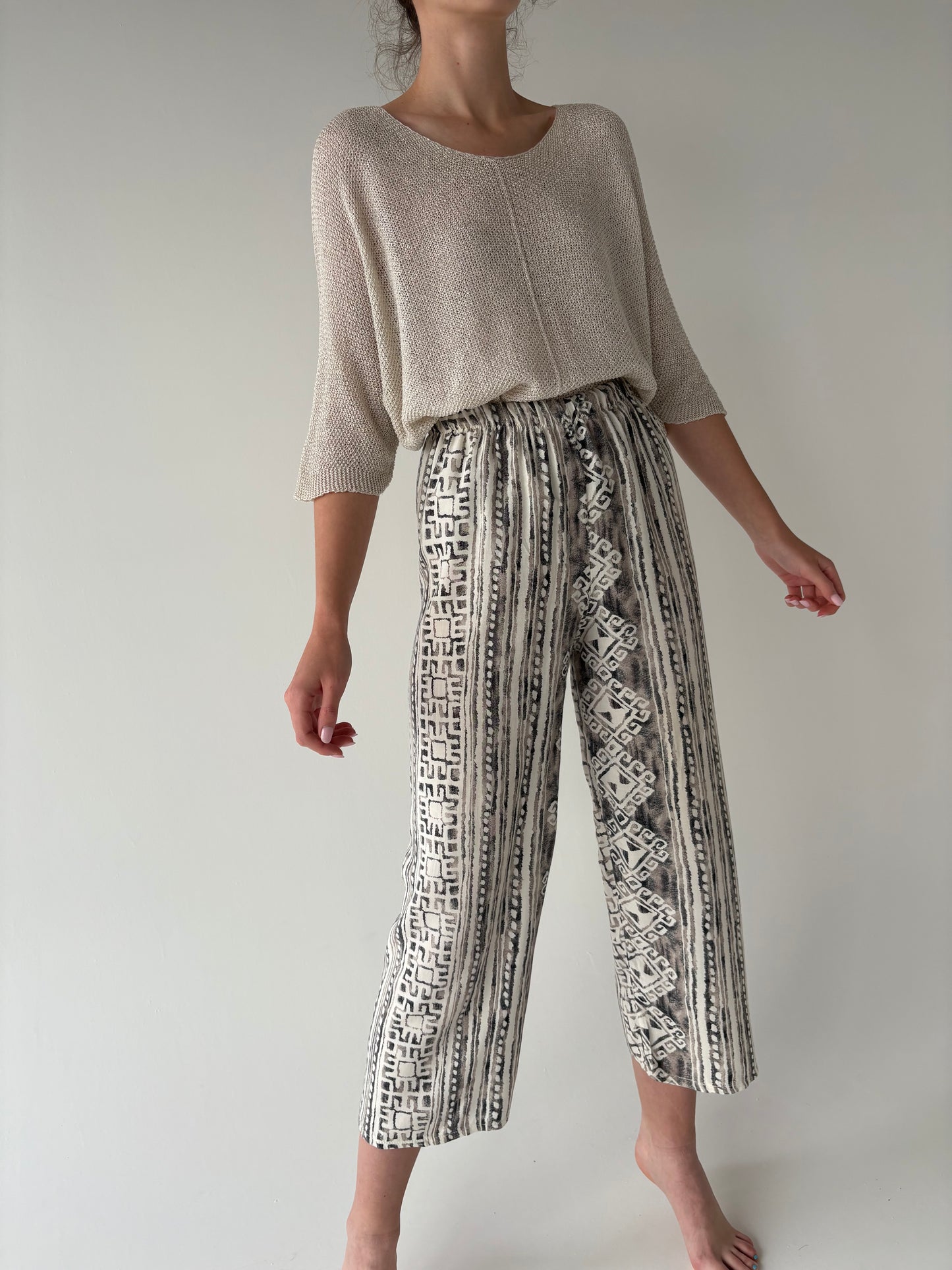 Pantaloni vintage petite în culori neutre cu talie ultra înaltă elastică