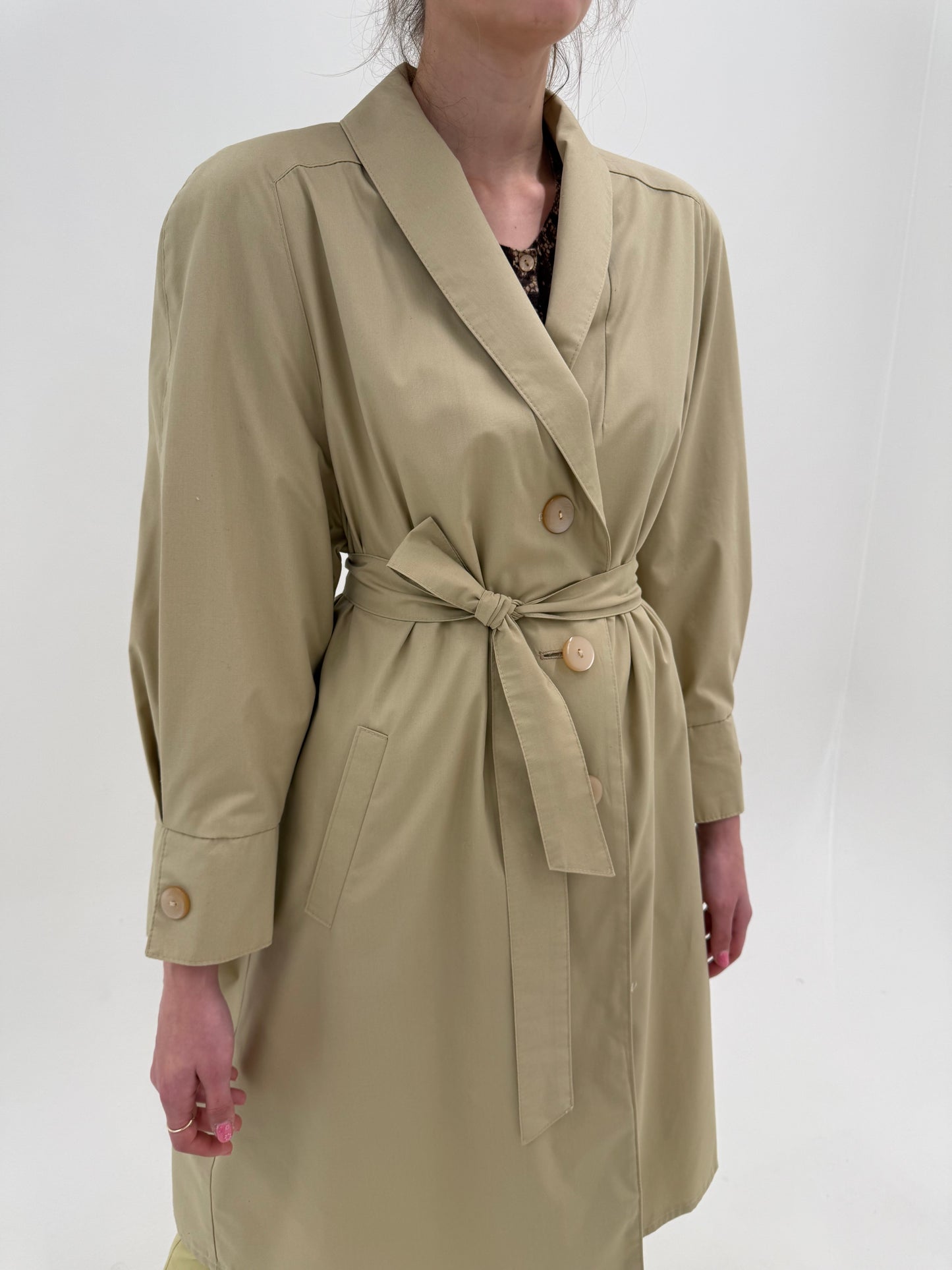 Trench vintage camel în croi ultra chic drapat super revenit în trend
