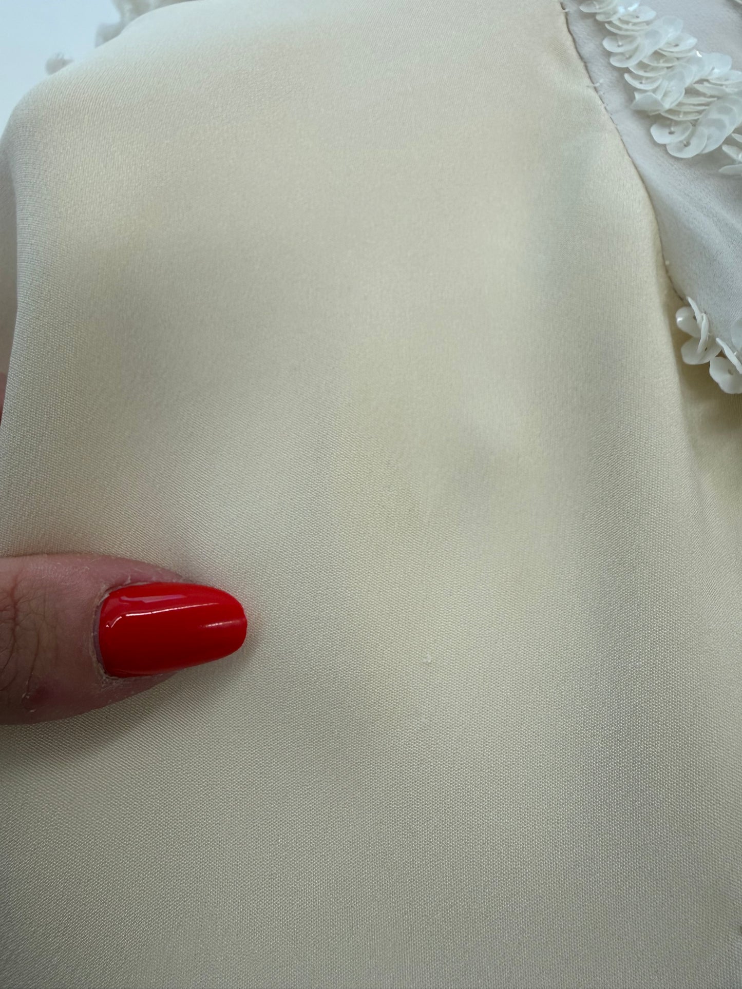 Top bijuterie de designer cu aplicații manuale excepționale din mătase naturală