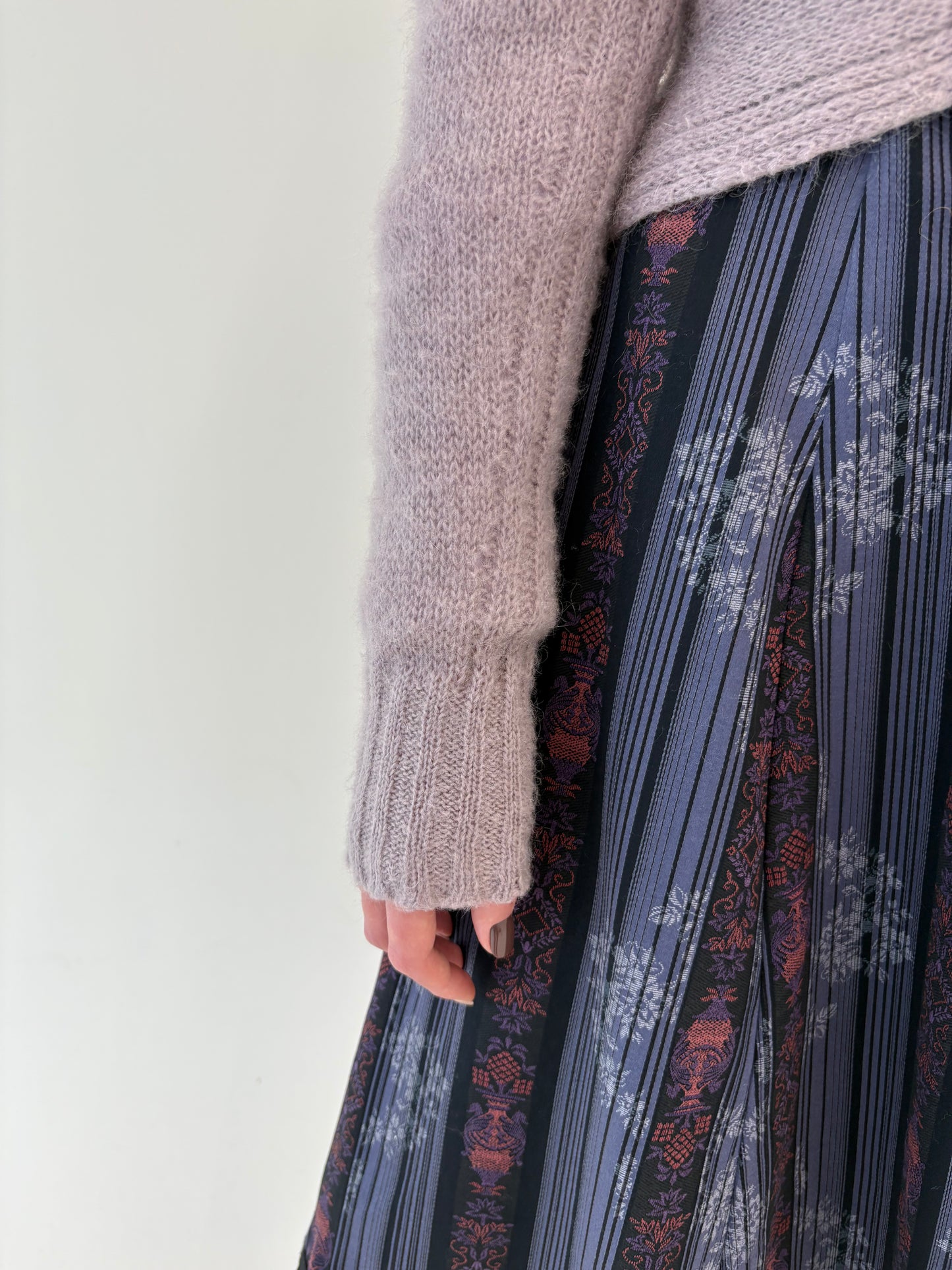 Cardigan din baby mohair dusty lavender petrecut și cambrat