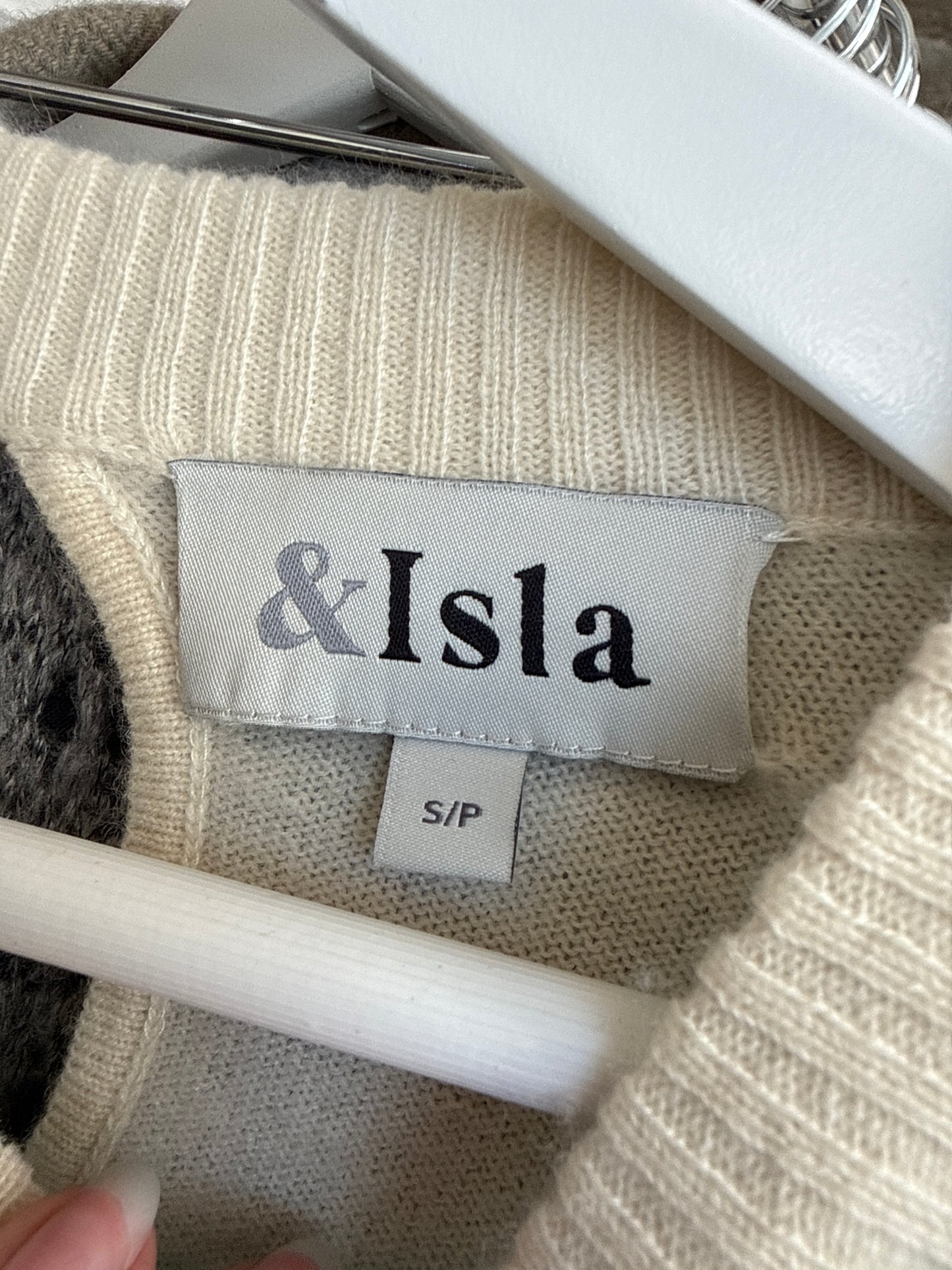 Pulover baby blue din cașmir în croi super feminin cu decupaj discret la spate