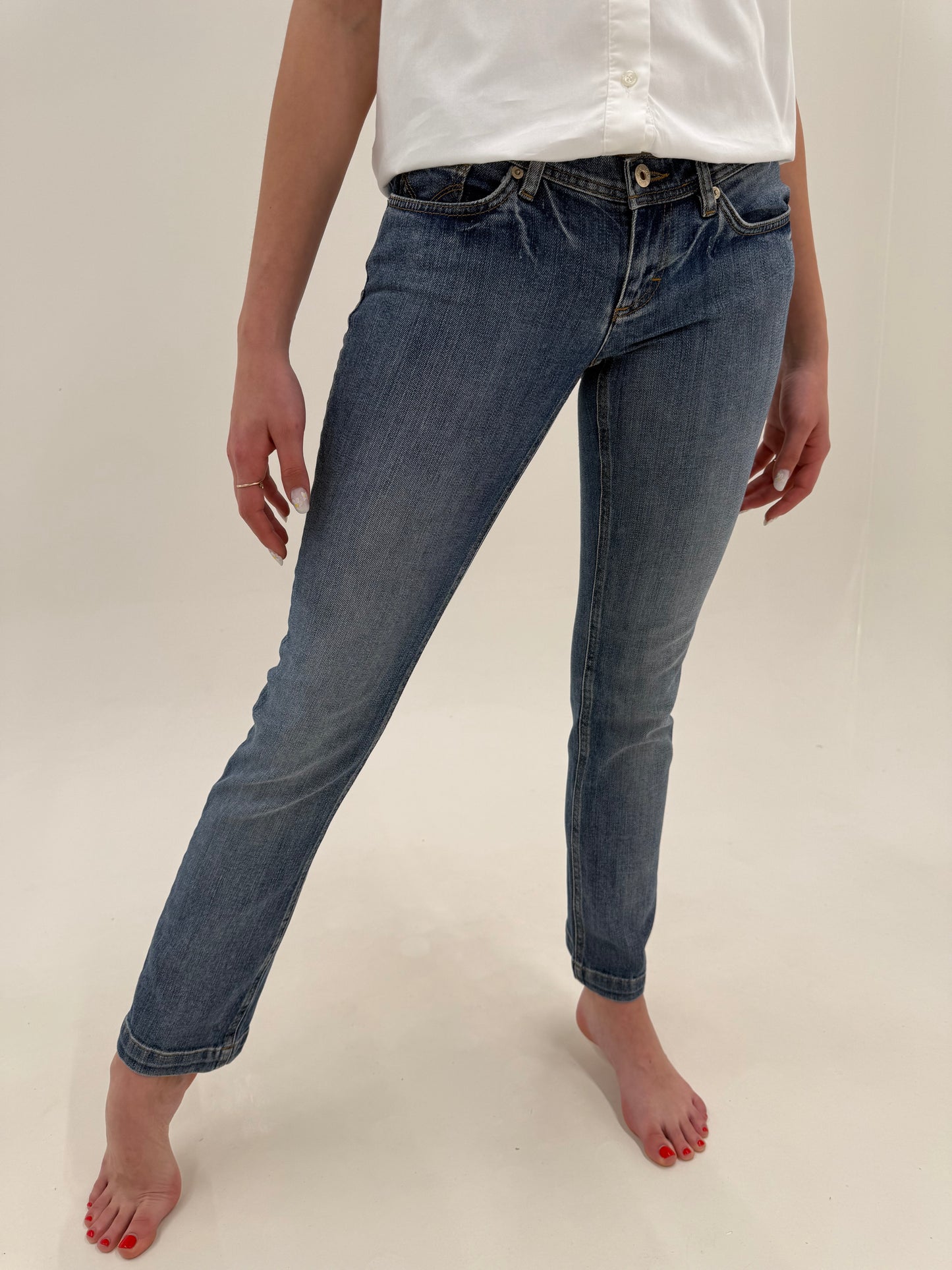 Jeans vintage Dolce&Gabbana în croi super revenit în trend