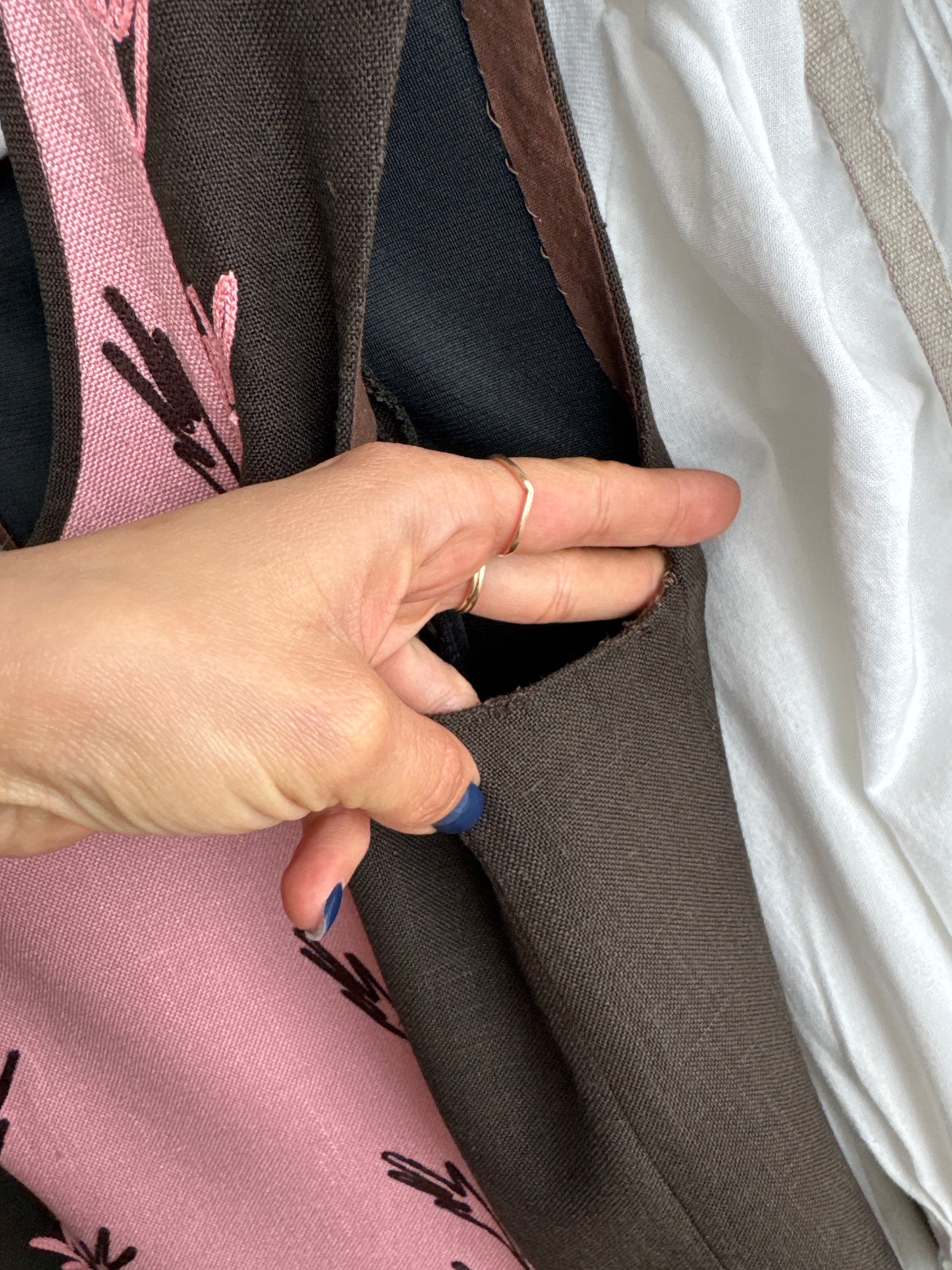 Rochie old vintage din pânză grea de in cu finisaje manuale în croi de ani 60