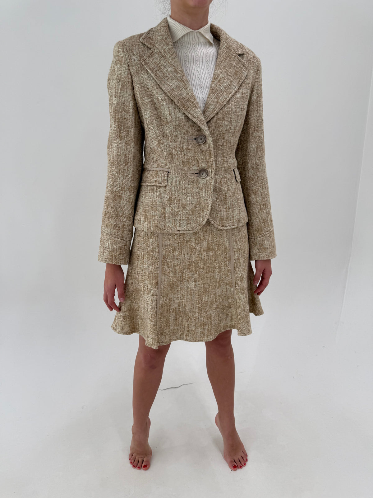 Deux piece in stil Chanel din tweed camel ai ivorie Max&Co by Max Mara