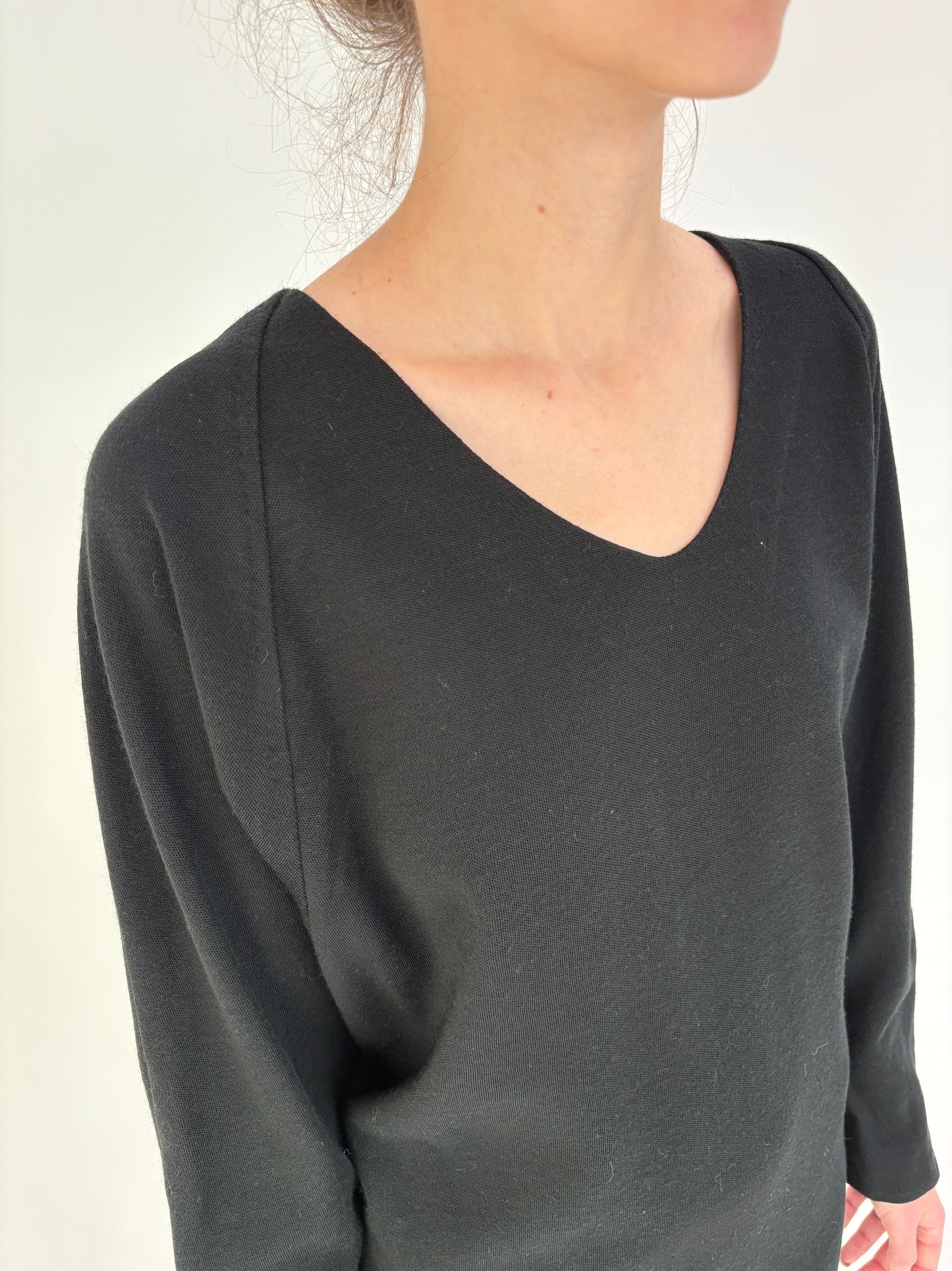 LBD vintage in croi retro modern din jerse dens de lana extrafina