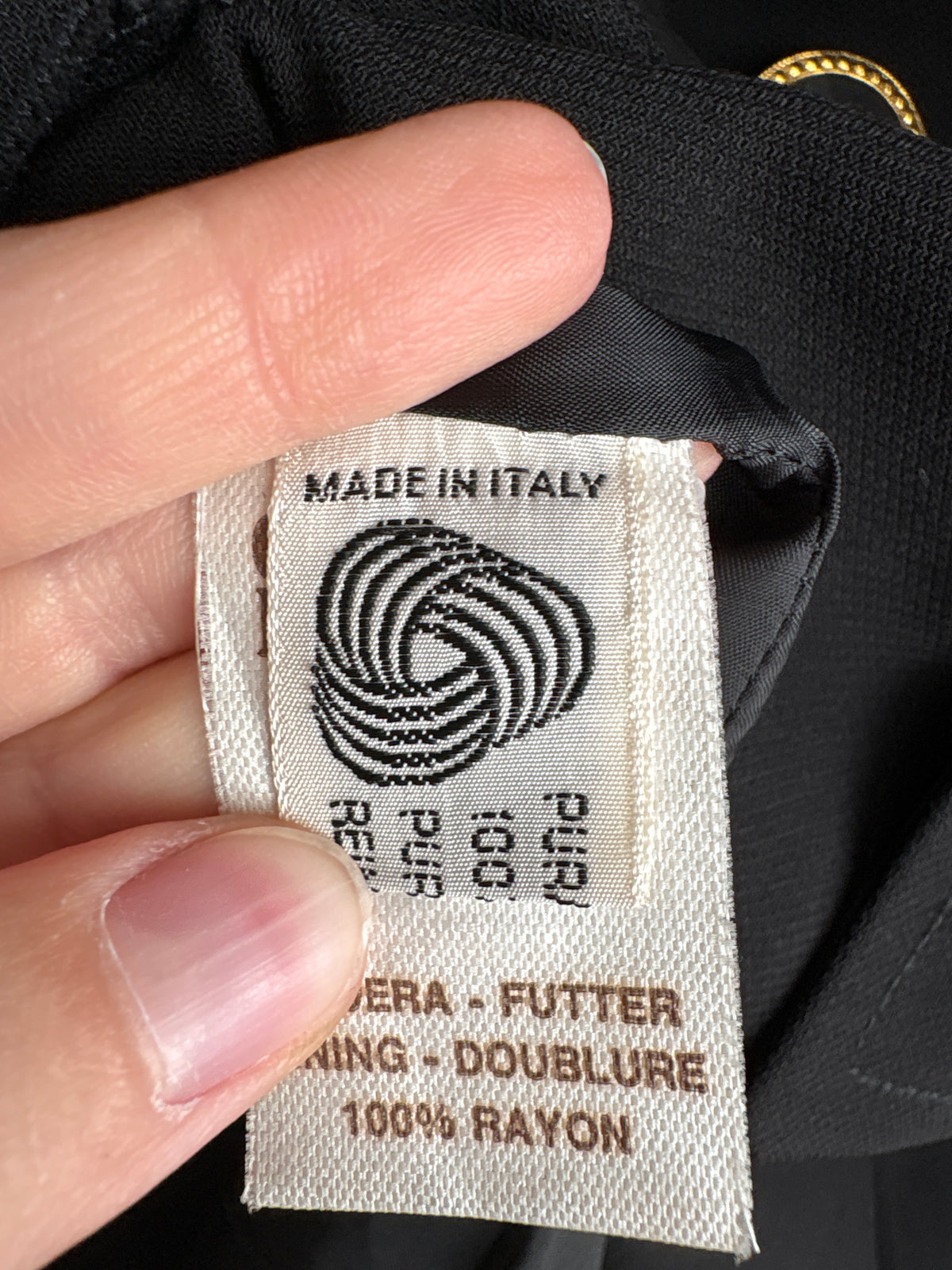 Sacou Gianfranco Ferre cambrat negru lung cu nasturi bijuterie și revere late din lana