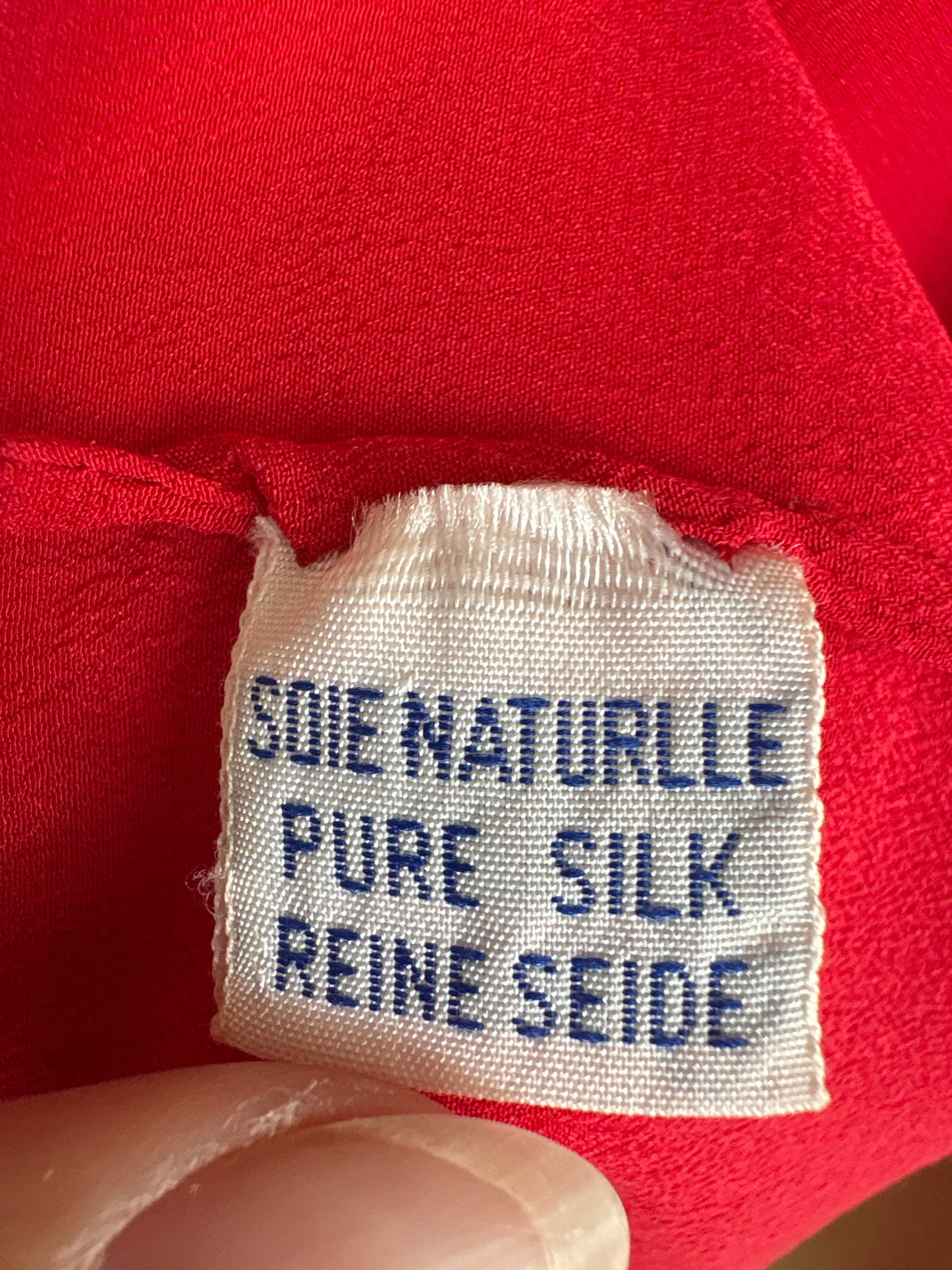 Top din mătase naturală în croi minimalist cherry red