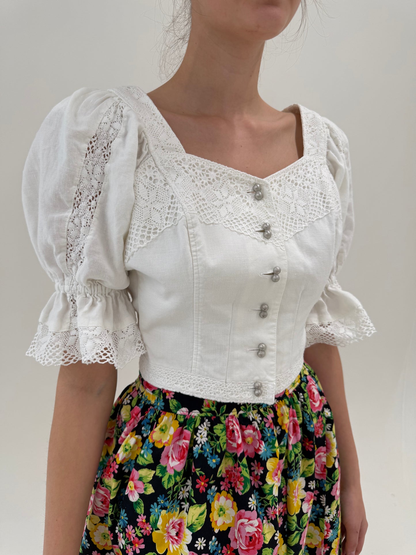 Corsaj vintage din pânză de in cu inserții de dantelă macrame