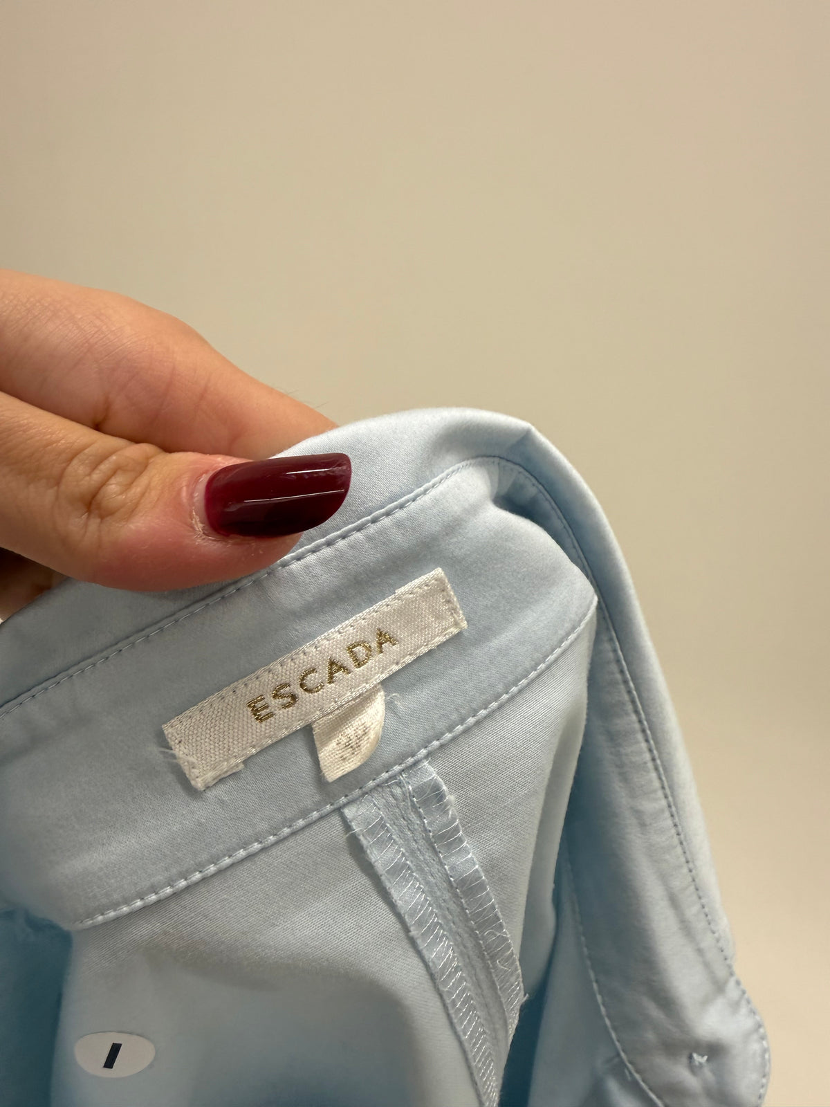 Cămașa Escada baby blue din poplin excepțional confort cu peplum