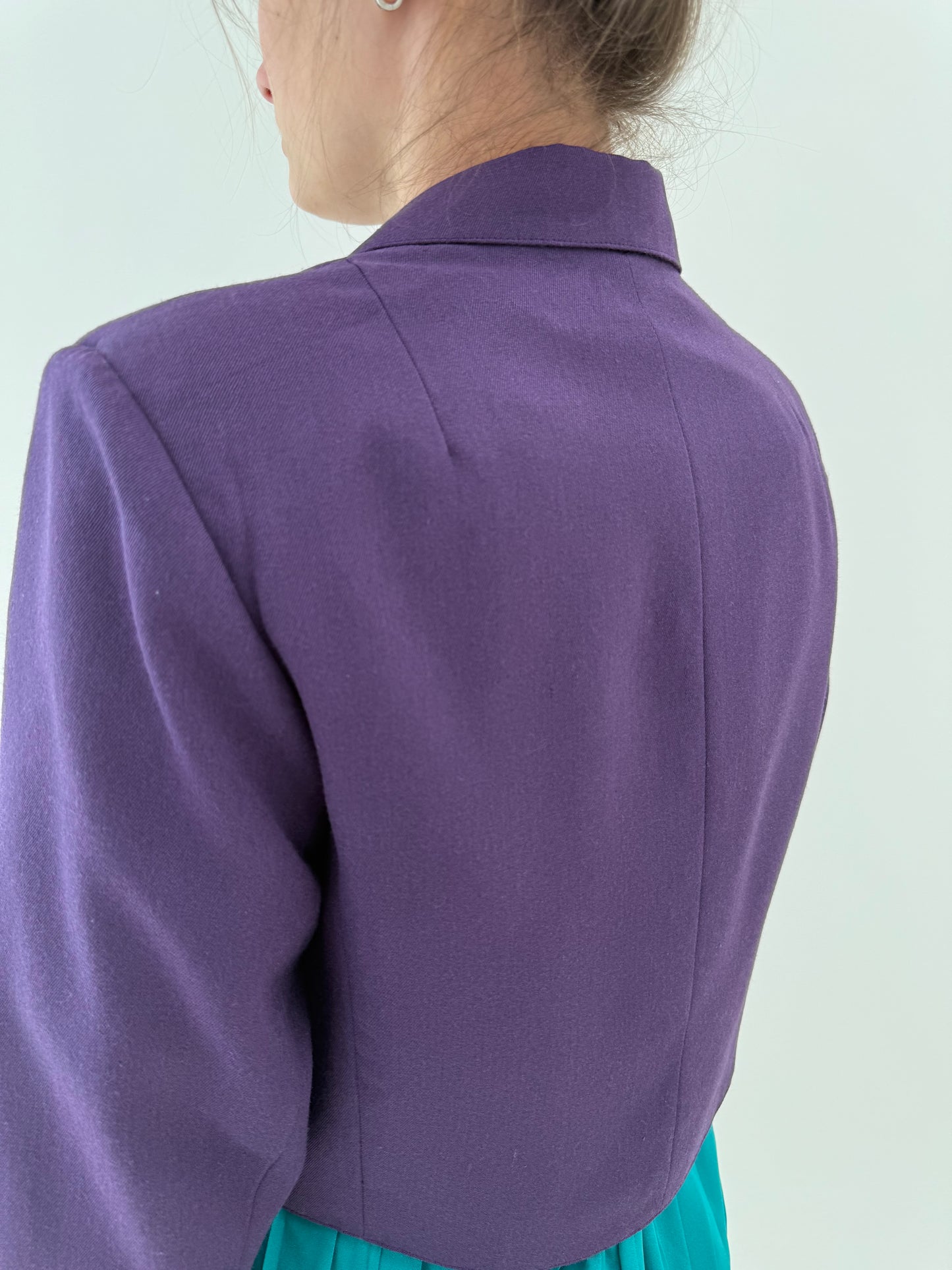 Sacou vintage ultra cambrat din twill de vâscoza  cu nasturi aurii metalici