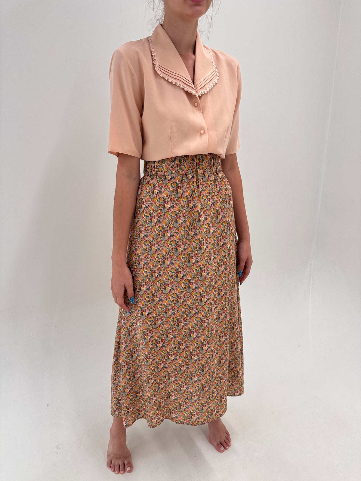 Fustă maxi super vaporoasă camel cu talie ultra marcată elastică și print delicat floral