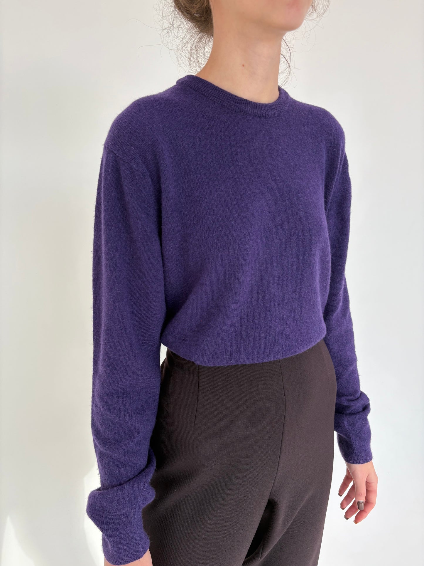 Pulover indigo violet din lana merino  extrafina cu manșete îngustate