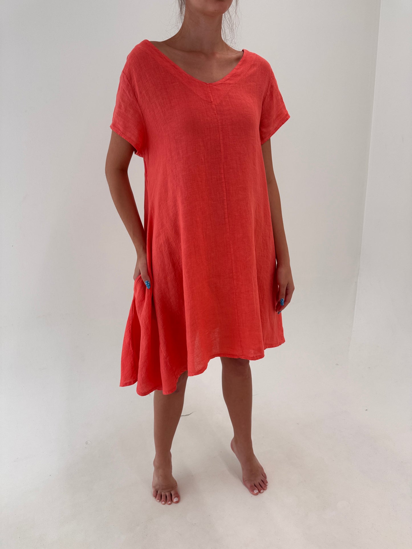 Rochie italiană coral red în croi lejer din in premium cu buzunare