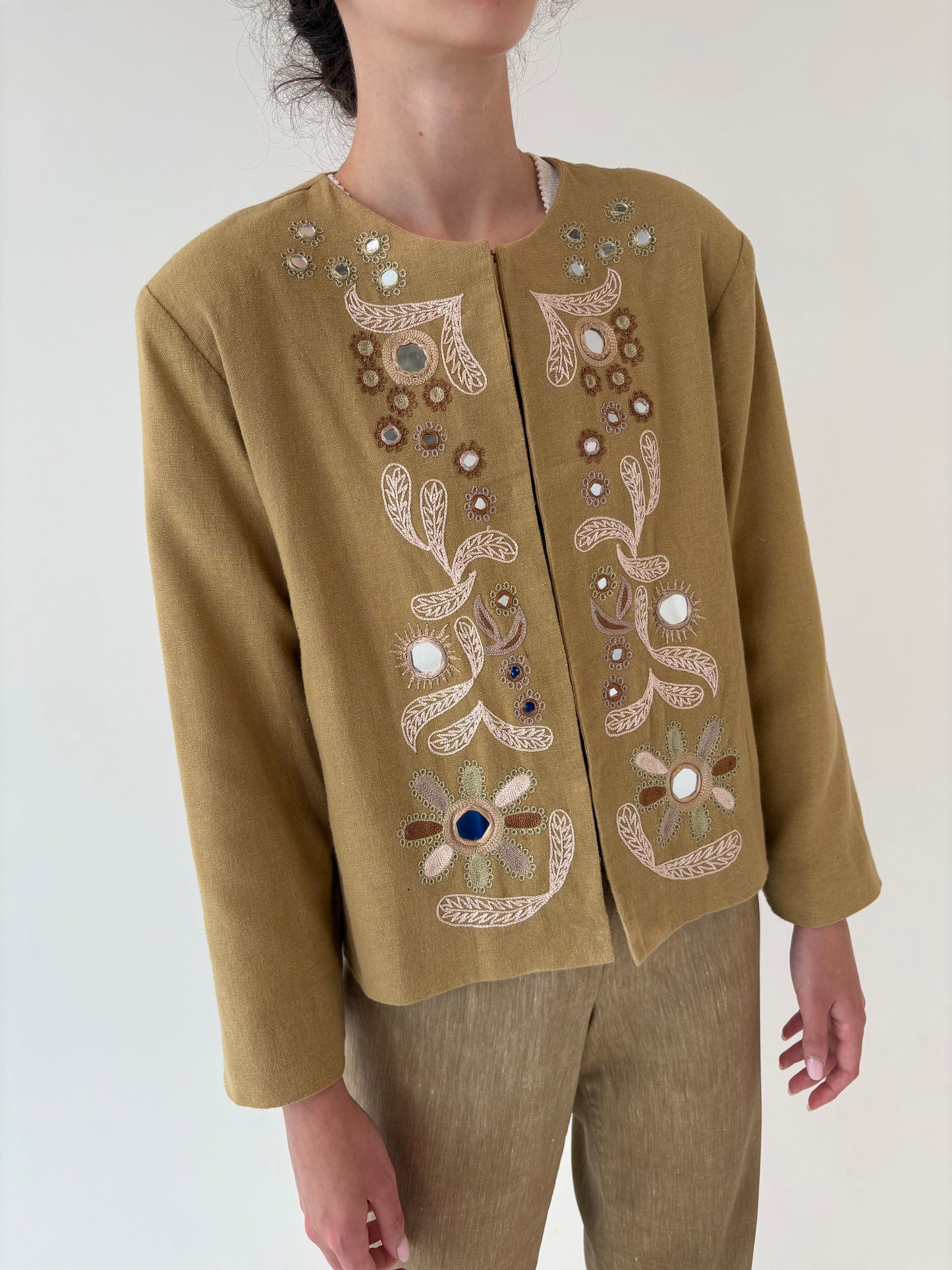 Sacou vintage camel excepțional din in cu aplicații manuale și broderie
