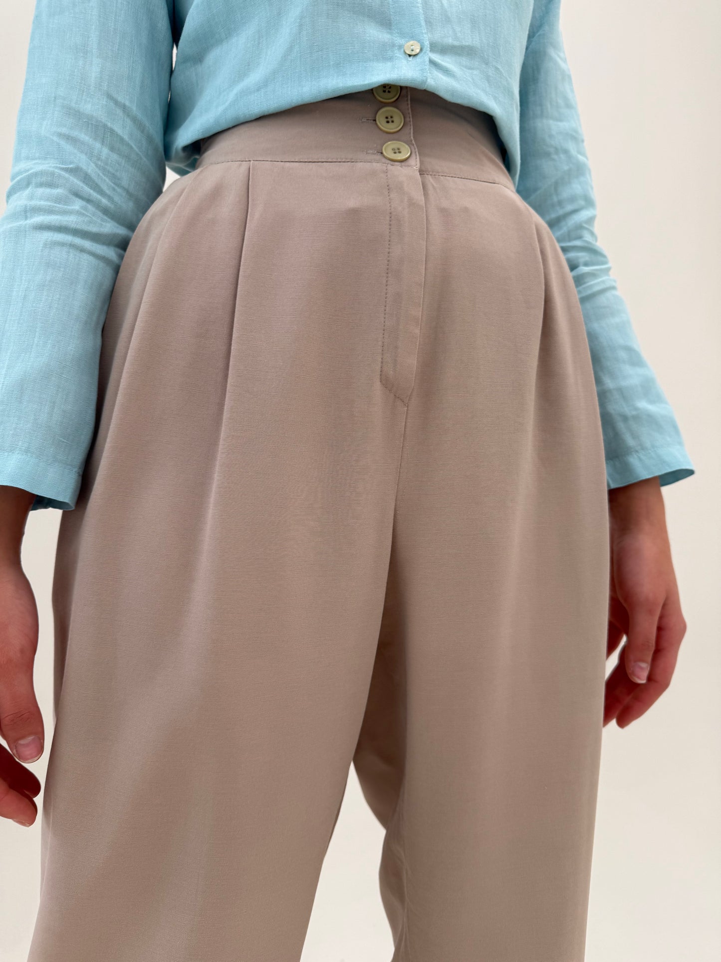 Pantaloni dusty powder Pink de vară petite cu pense și talie ultra înaltă
