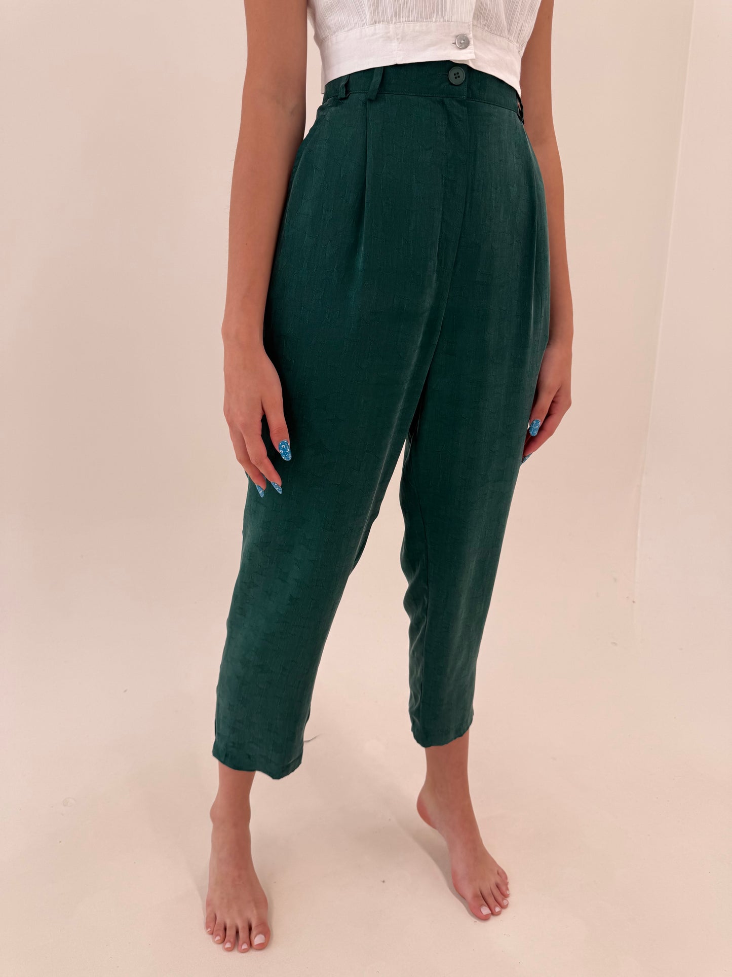Costum super vaporos pine green din cupro cu overshirt și pantaloni cu talie ultra înaltă