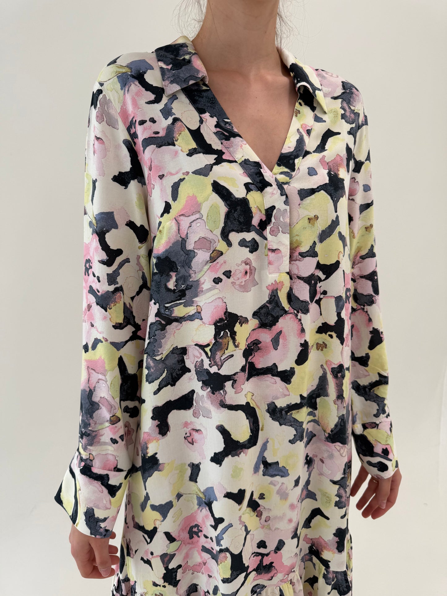 Rochie cămașa super vaporoasă maxi în croi lejer și print superb